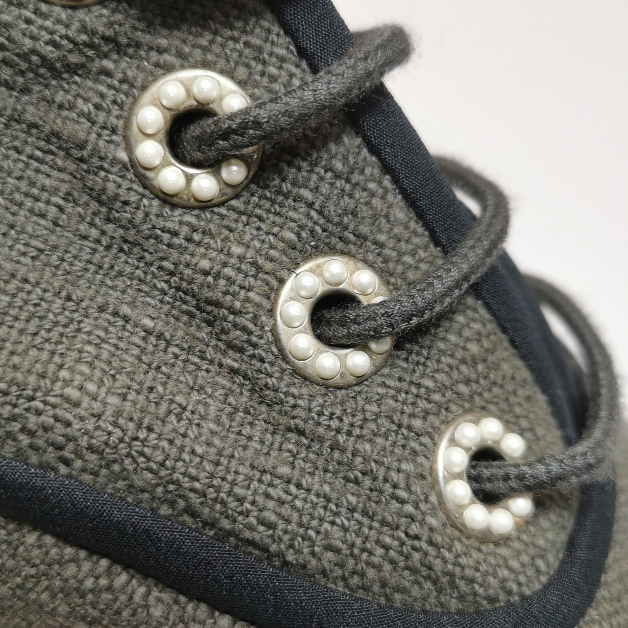 Chanel Chanel Women 7-5 Lowtop Sneakers Size US 7.5 / IT 37.5 - 15 Thumbnail