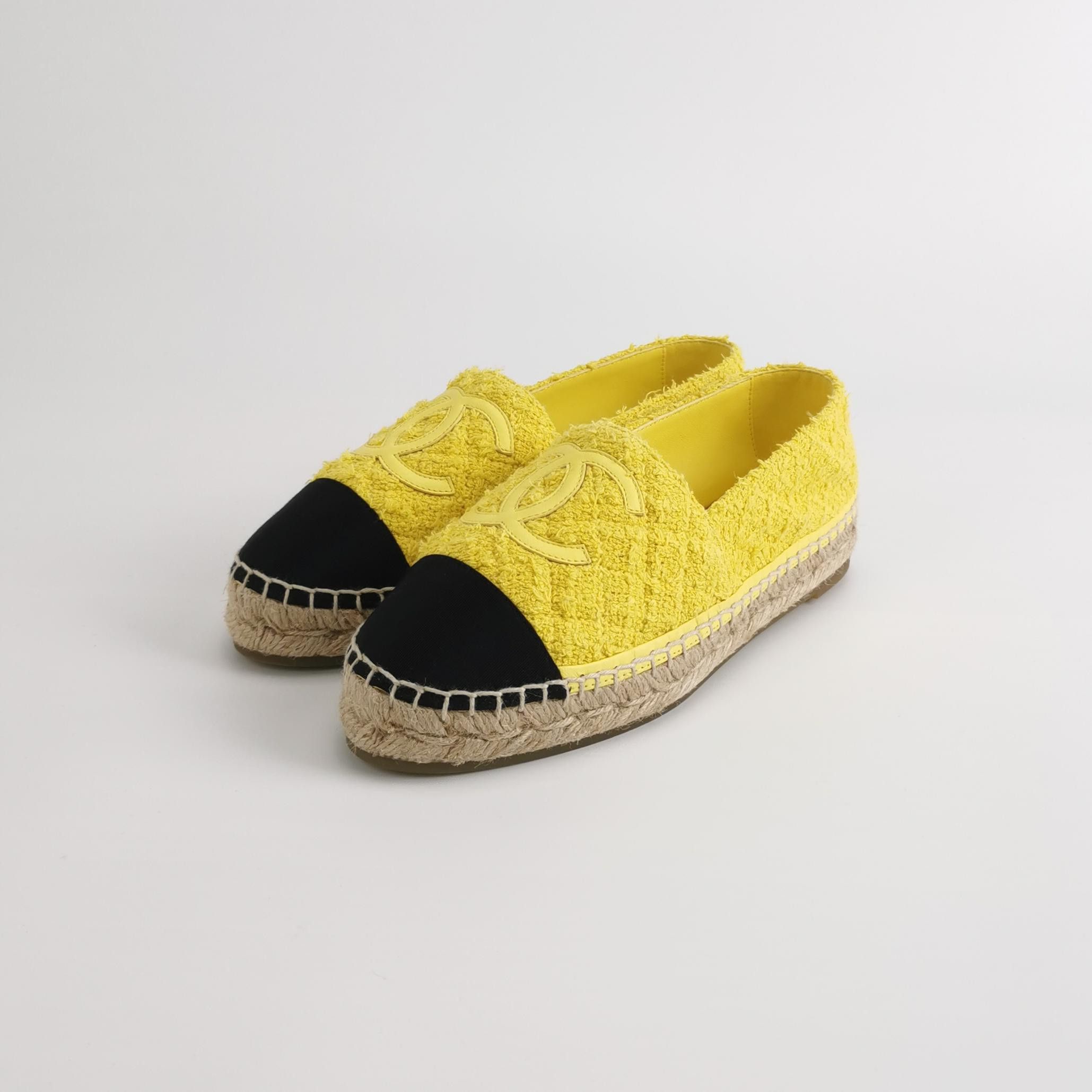 Chanel Chanel Women 7 Flats Size US 7 / IT 37 - 2 Thumbnail
