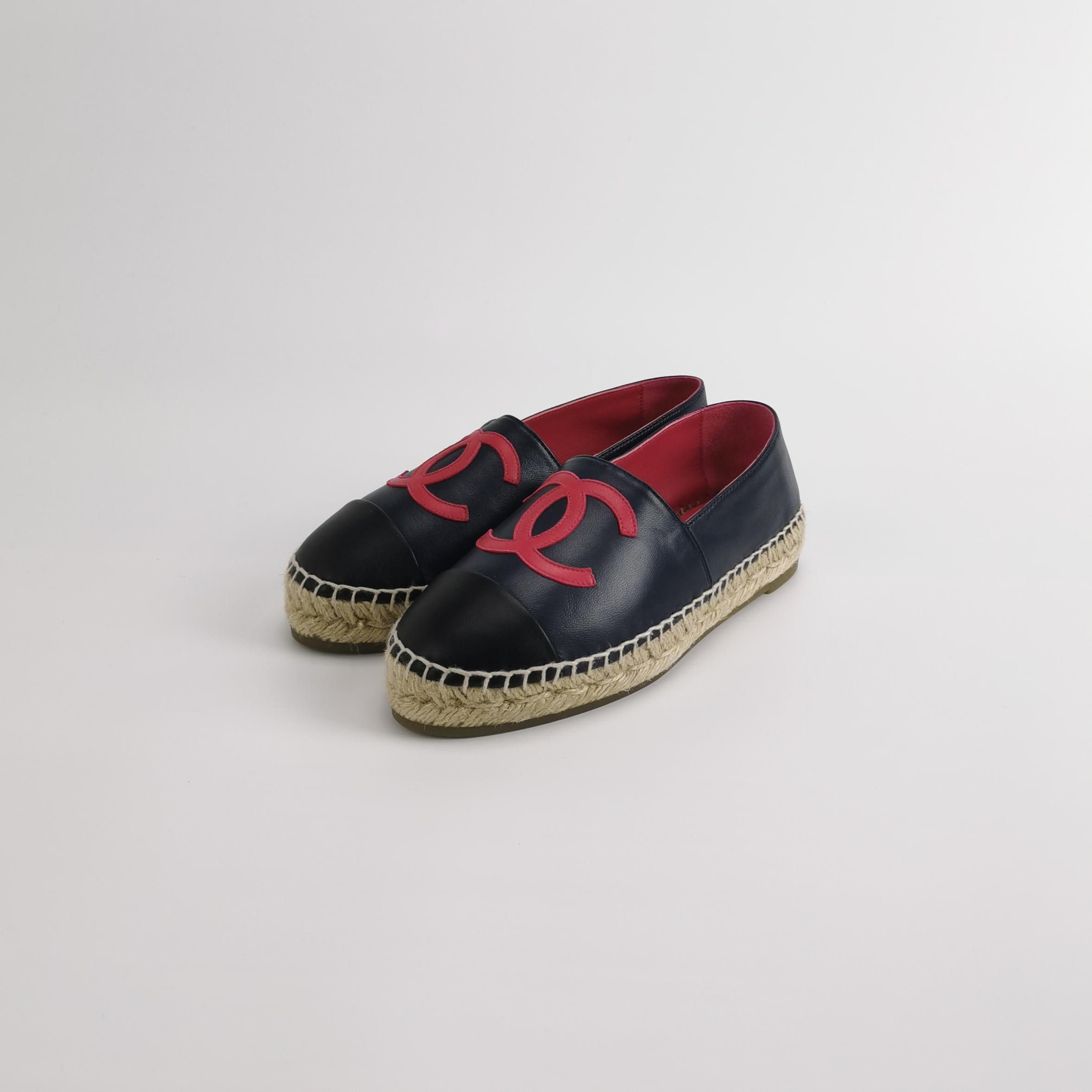 Chanel Chanel Women 5 Flats Size US 5 / IT 35 - 2 Thumbnail