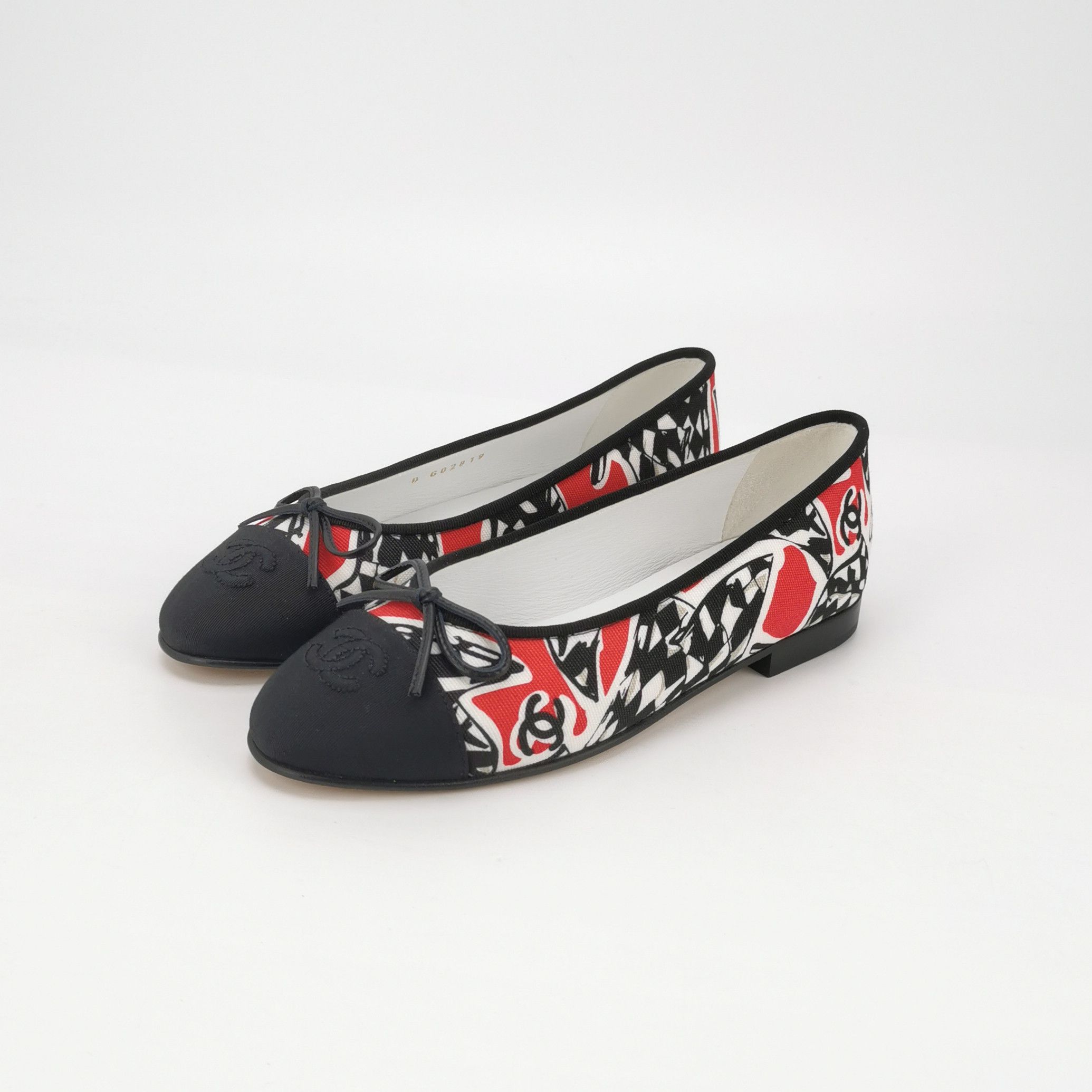 Chanel Chanel Women 6 Flats Size US 6 / IT 36 - 2 Thumbnail
