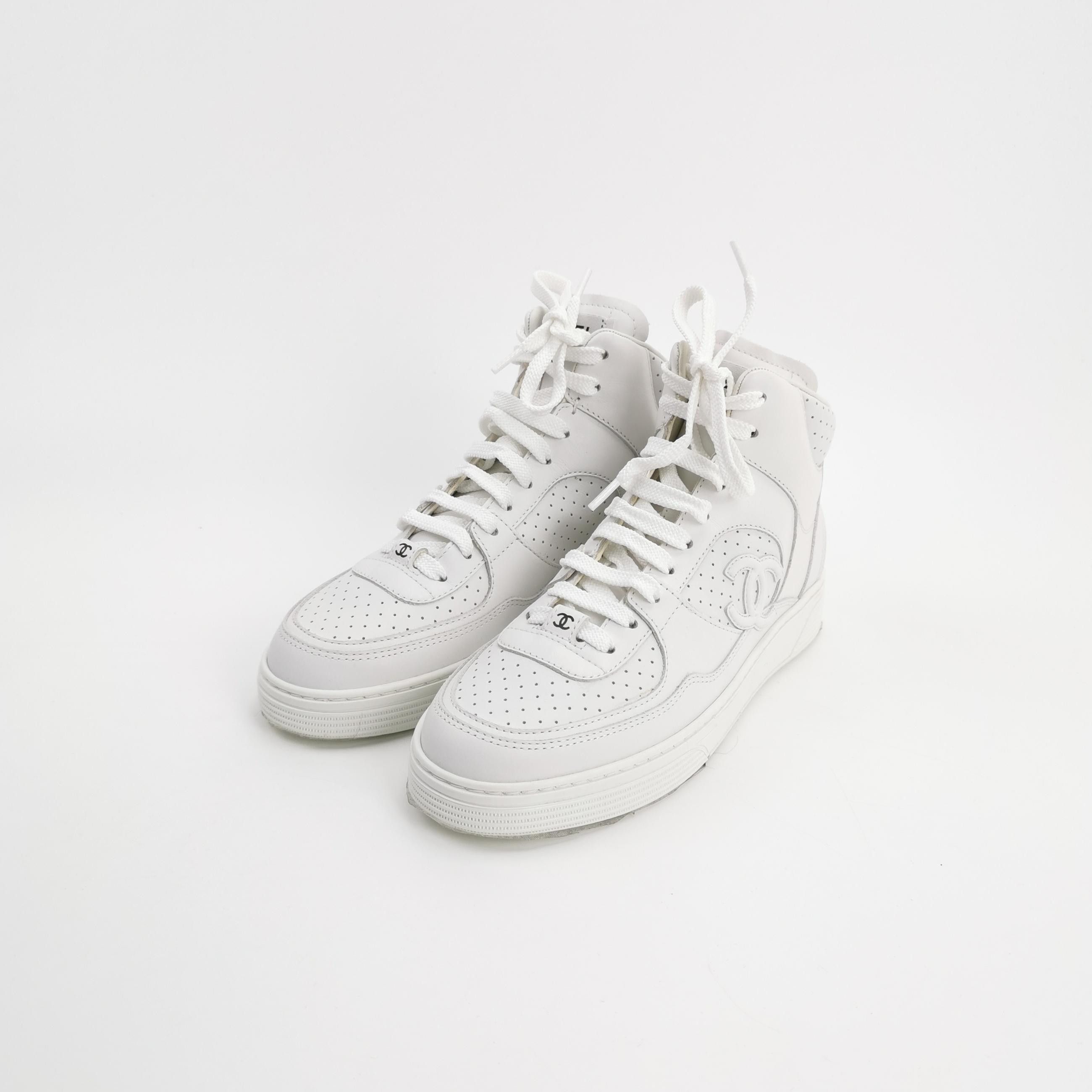 Chanel Chanel Women 6 Lowtop Sneakers Size US 6 / IT 36 - 2 Thumbnail