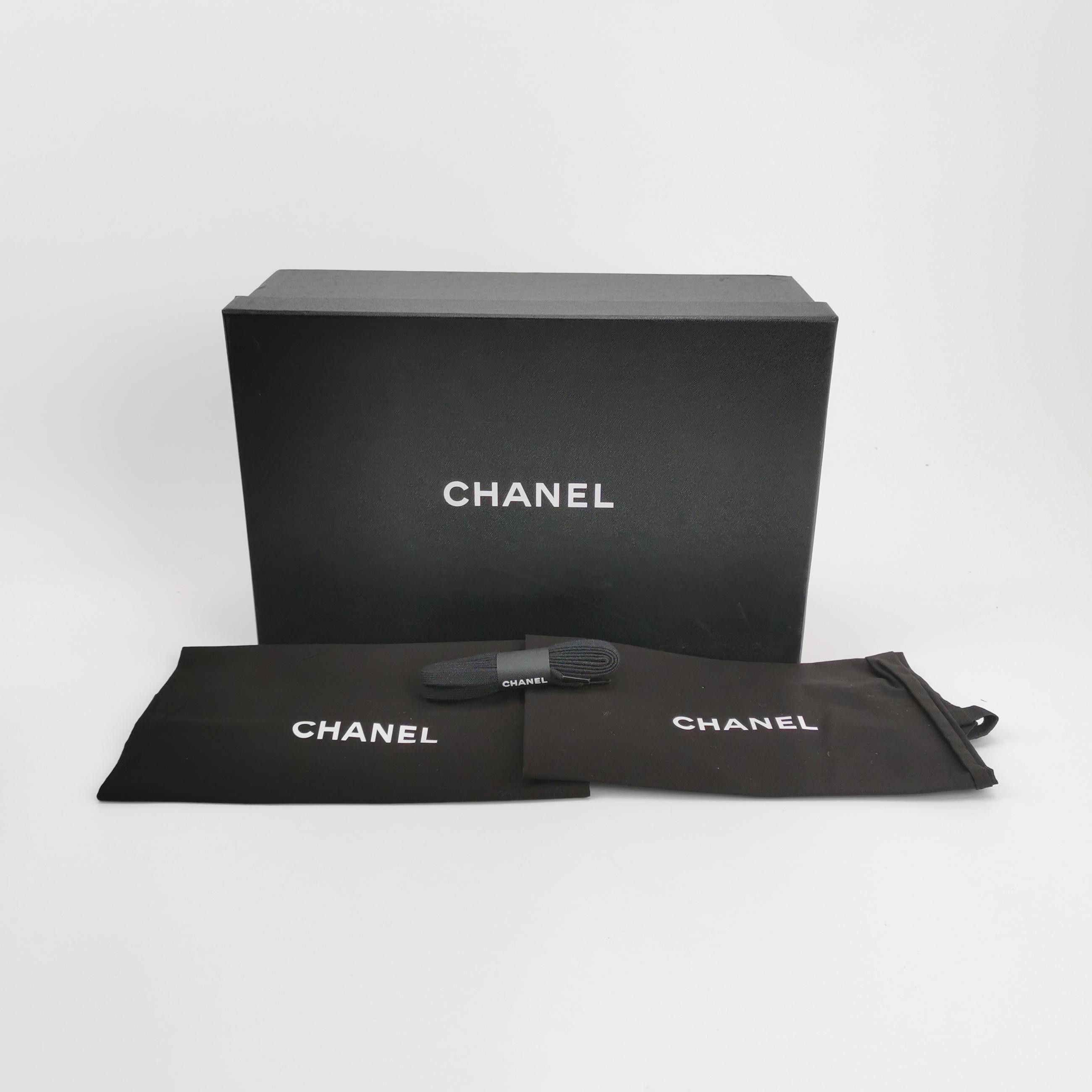 Chanel Chanel Women 5-5 Lowtop Sneakers Size US 5.5 / IT 35.5 - 6 Thumbnail