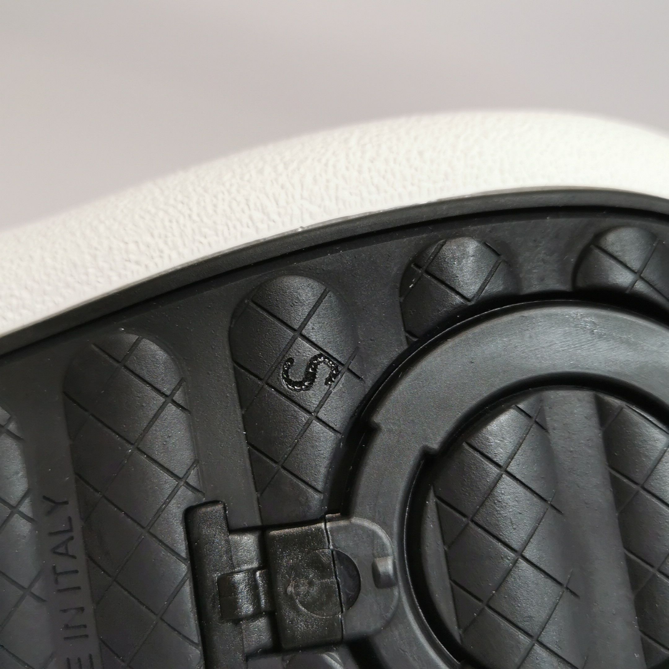 Chanel Chanel Women 7 Lowtop Sneakers Size US 7 / IT 37 - 10 Thumbnail