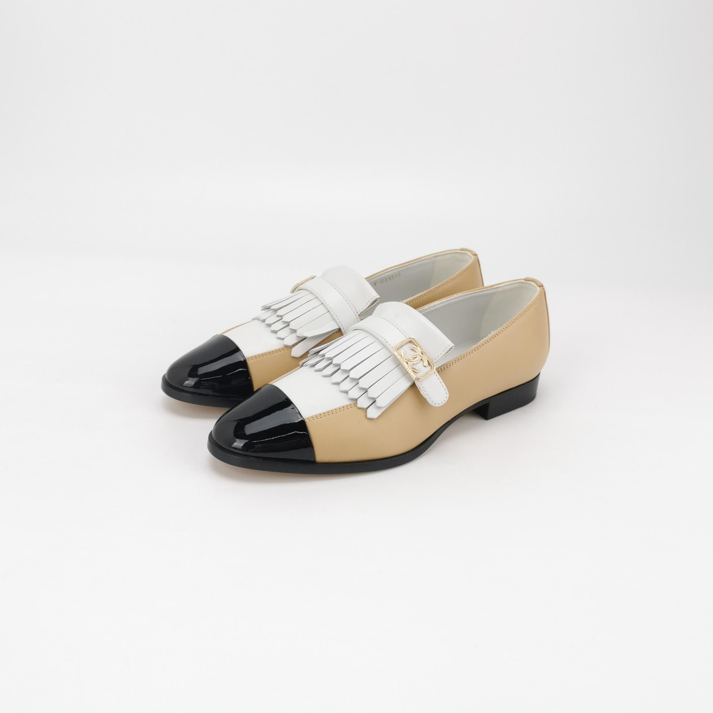 Chanel Chanel Women 6 Flats Size US 6 / IT 36 - 2 Thumbnail