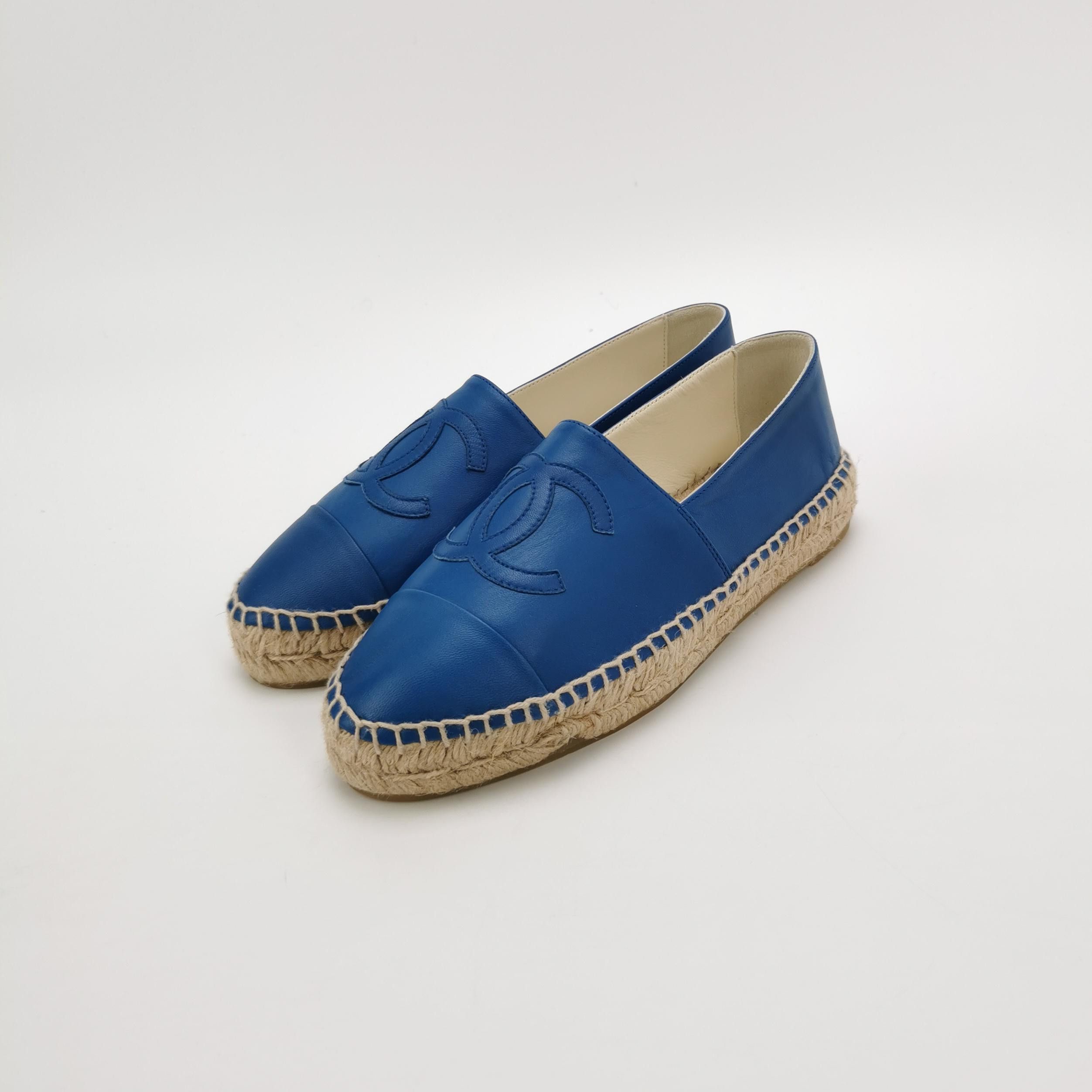 Chanel Chanel Women 7 Flats Size US 7 / IT 37 - 2 Thumbnail