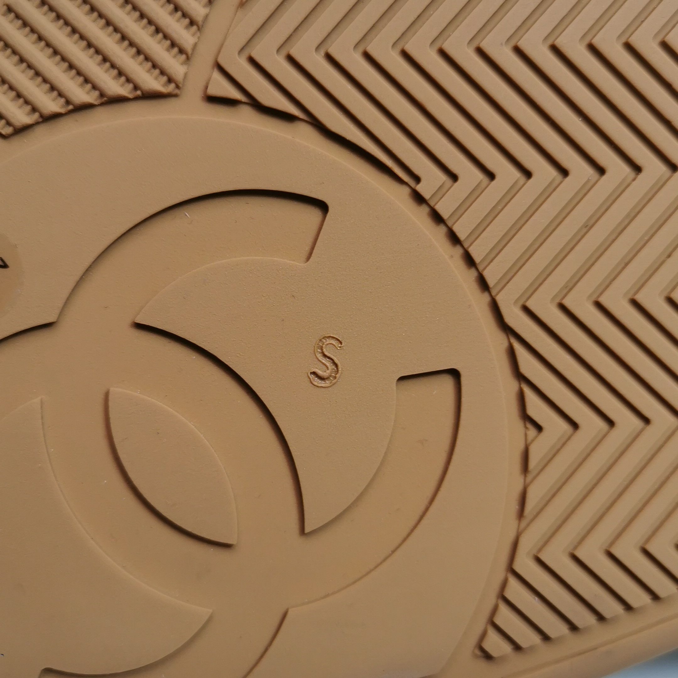 Chanel Chanel Women 6-5 Lowtop Sneakers Size US 6.5 / IT 36.5 - 9 Thumbnail