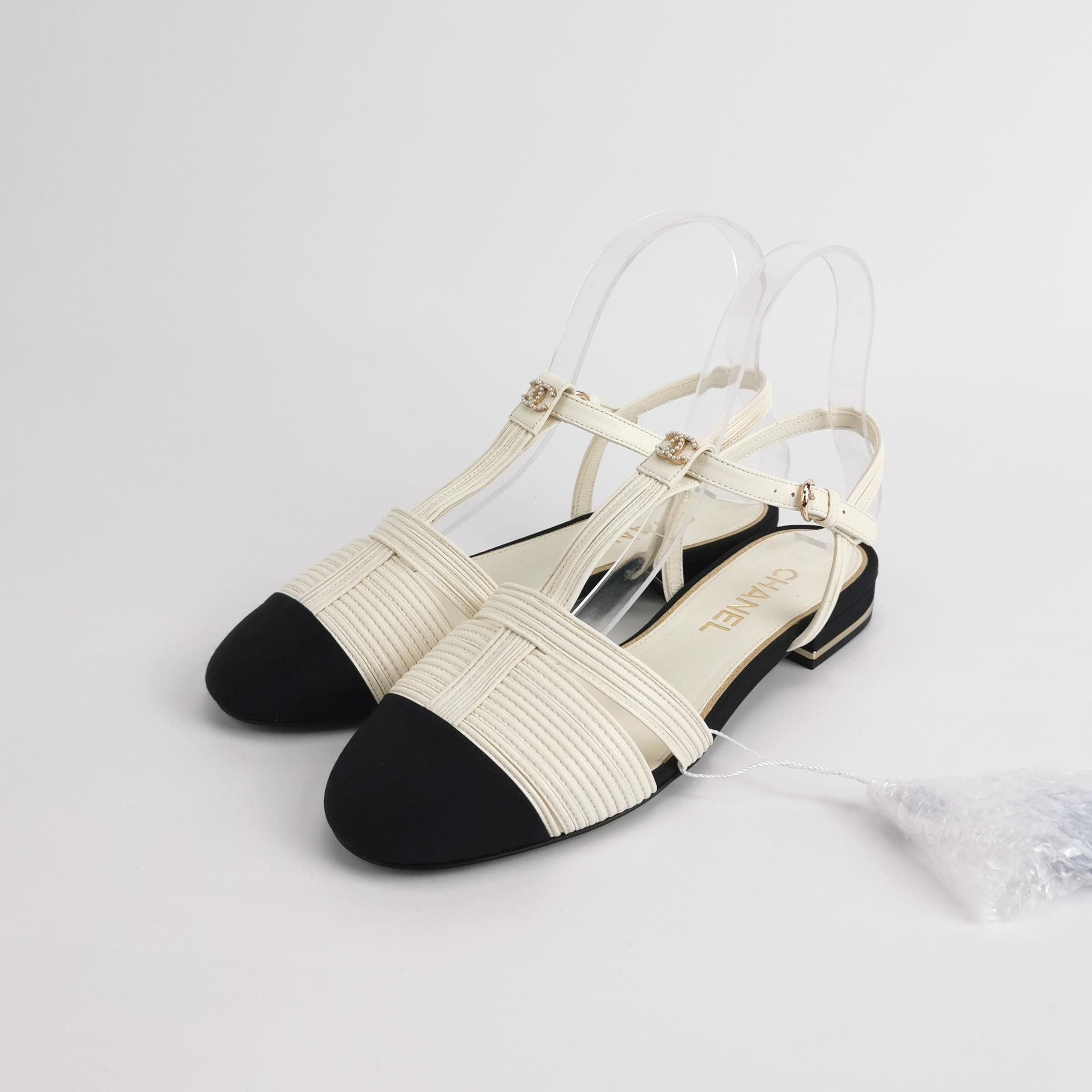Chanel Chanel Women 7 Flats Size US 7 / IT 37 - 2 Thumbnail
