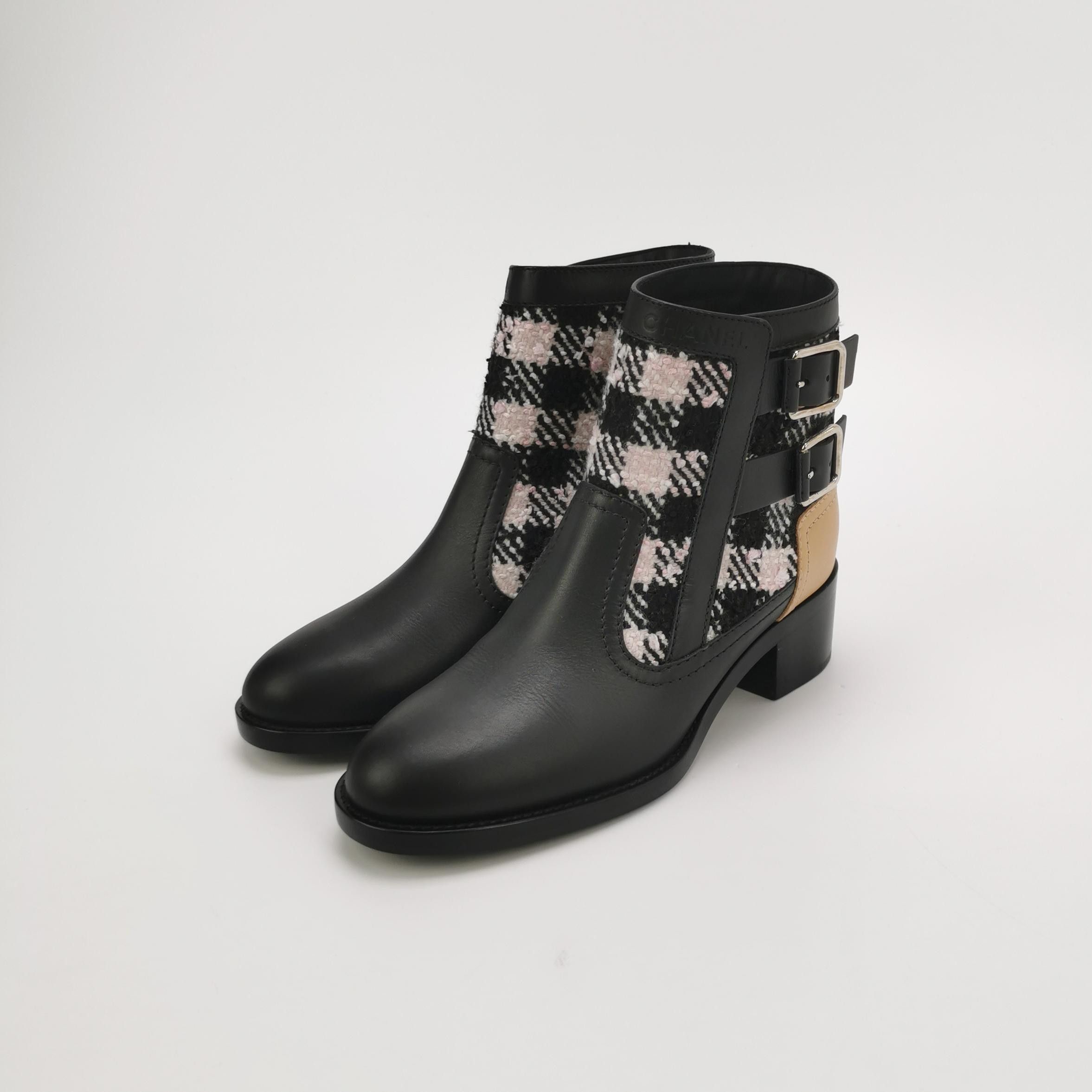 Chanel Chanel Women 5-5 Boots Size US 5.5 / IT 35.5 - 2 Thumbnail