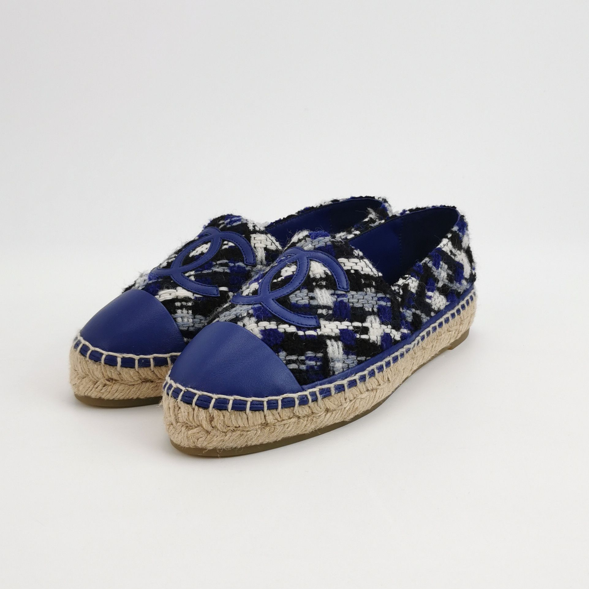 Chanel Chanel Women 6 Flats Size US 6 / IT 36 - 2 Thumbnail