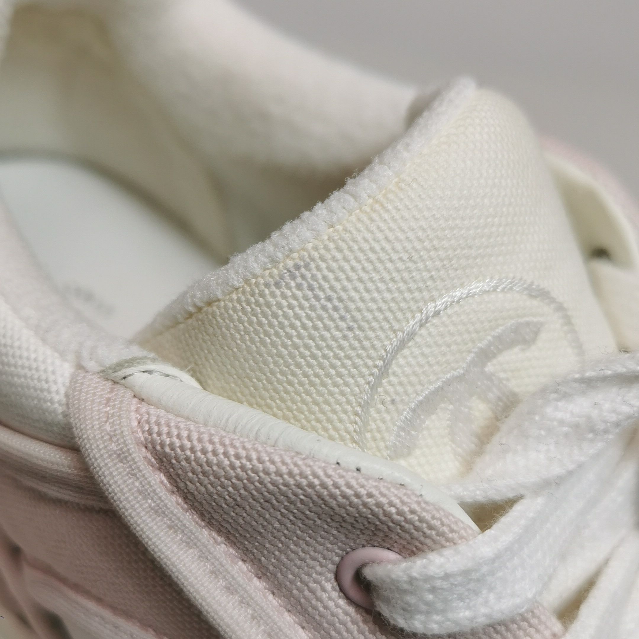 Chanel Chanel Women 7-5 Lowtop Sneakers Size US 7.5 / IT 37.5 - 7 Thumbnail