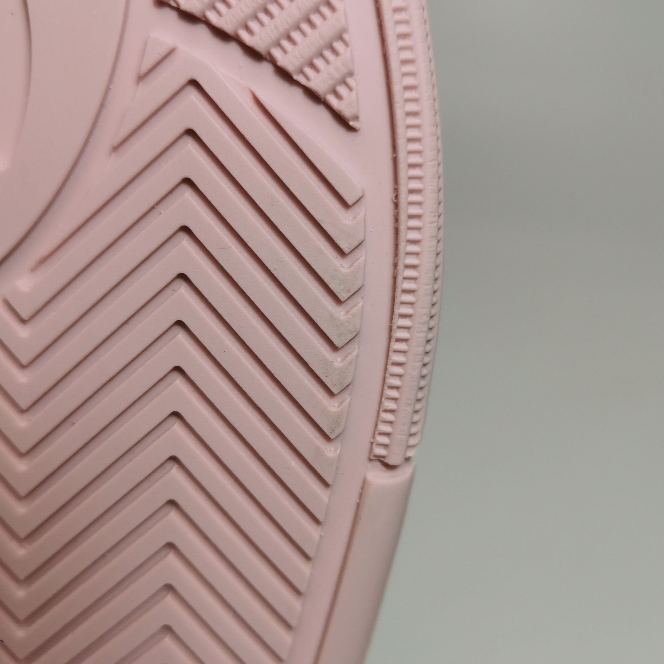 Chanel Chanel Women 7-5 Lowtop Sneakers Size US 7.5 / IT 37.5 - 9 Thumbnail