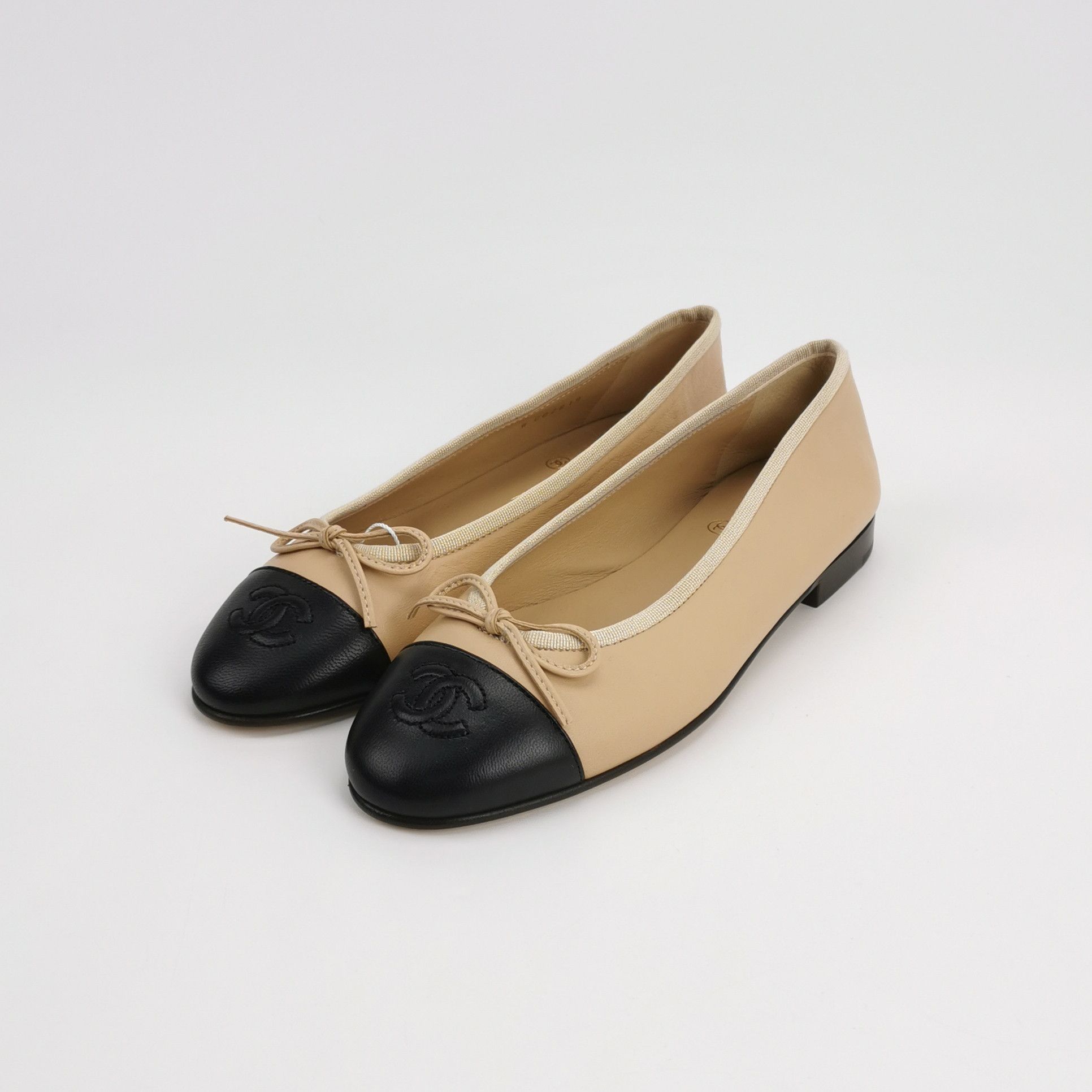 Chanel Chanel Women 7 Flats Size US 7 / IT 37 - 2 Thumbnail