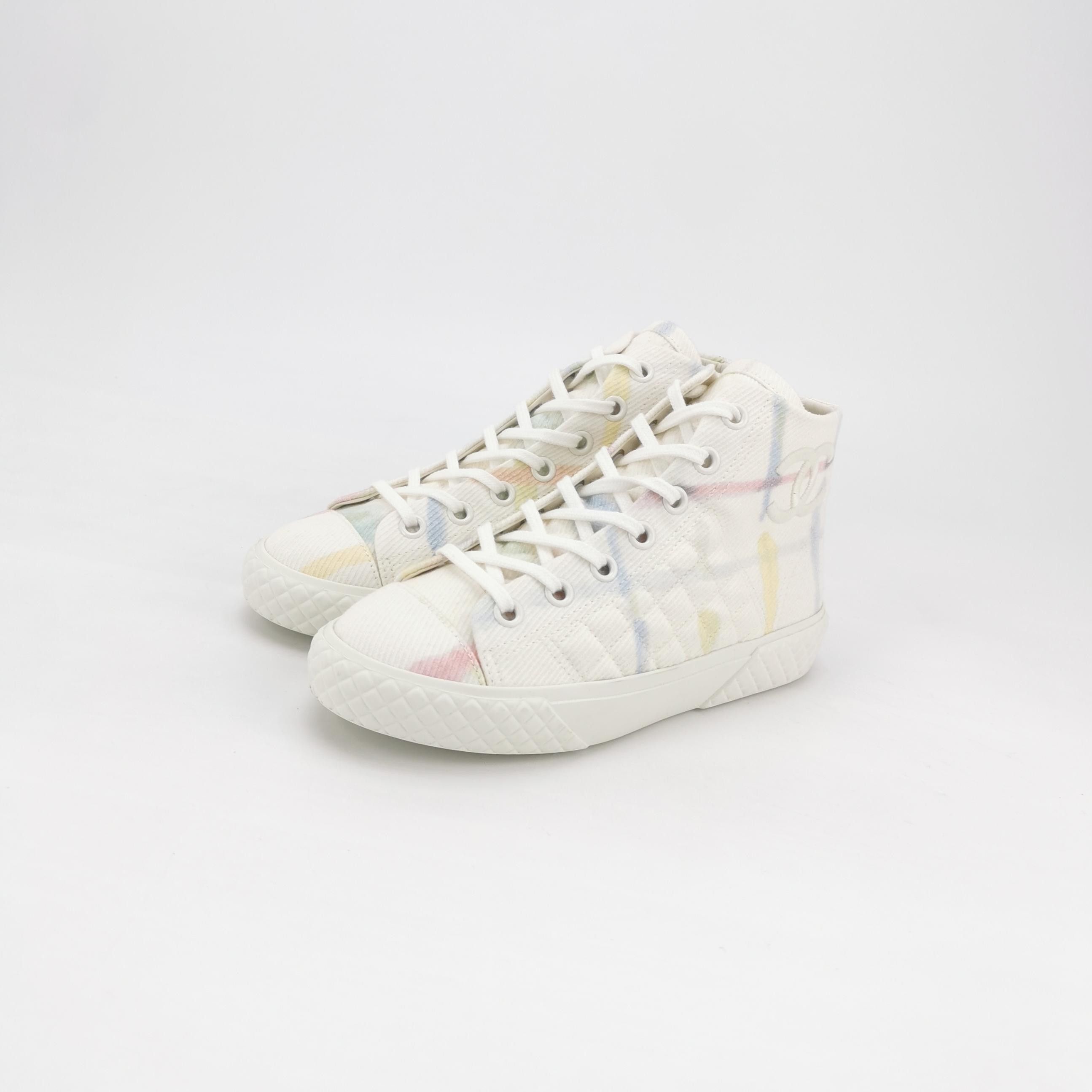 Chanel Chanel Women 6 Lowtop Sneakers Size US 6 / IT 36 - 2 Thumbnail