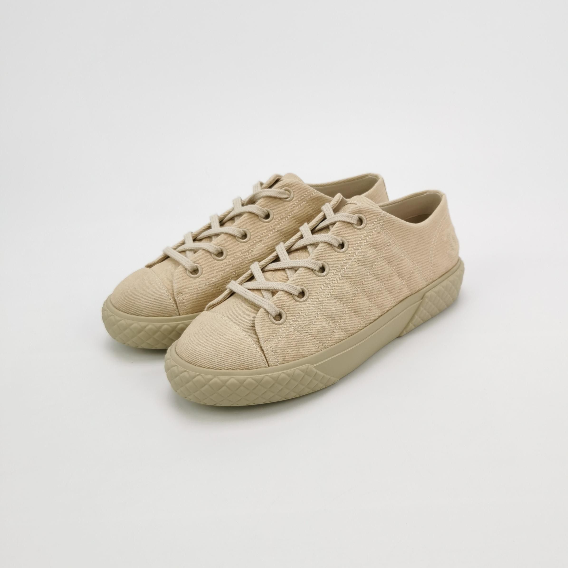 Chanel Chanel Women 7-5 Lowtop Sneakers Size US 7.5 / IT 37.5 - 2 Thumbnail