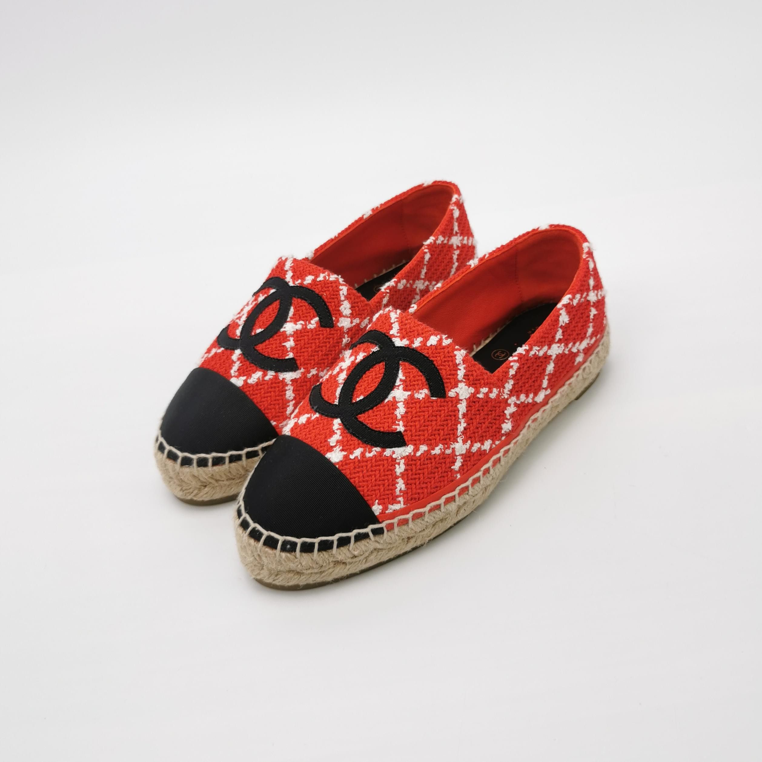 Chanel Chanel Women 6 Flats Size US 6 / IT 36 - 2 Thumbnail