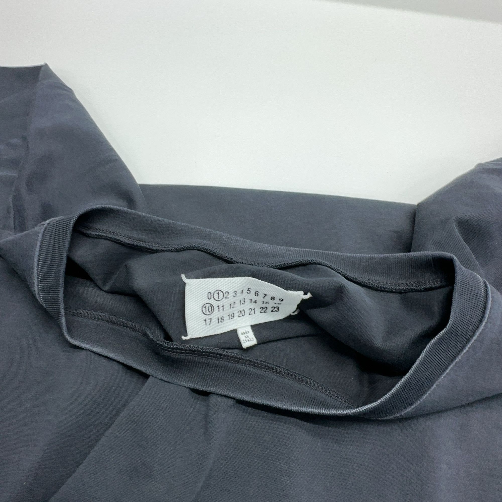 Maison Margiela Maison Margiela Letter Print T-Shirt Size M Size US M / EU 48-50 / 2 - 5 Thumbnail