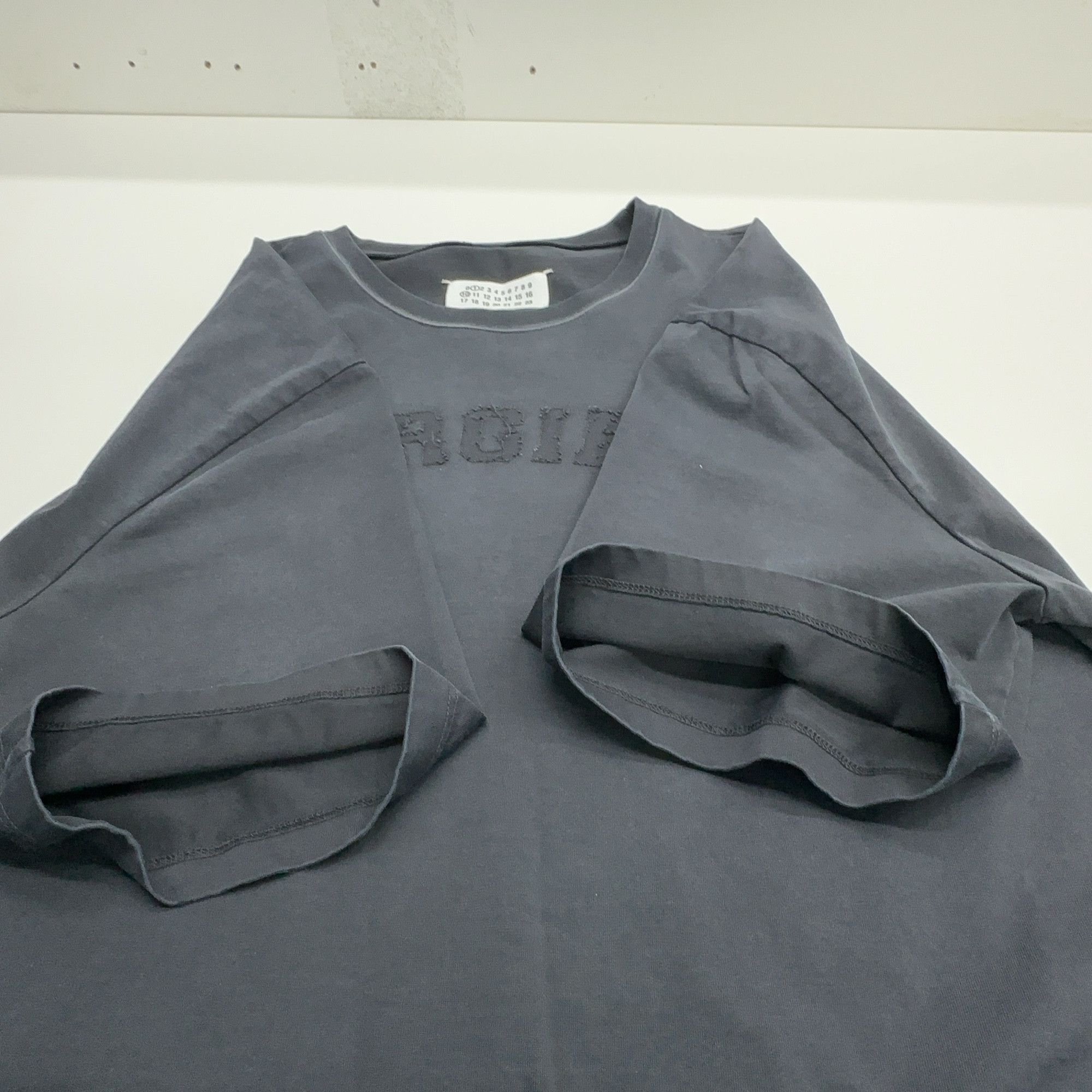 Maison Margiela Maison Margiela Letter Print T-Shirt Size M Size US M / EU 48-50 / 2 - 7 Thumbnail