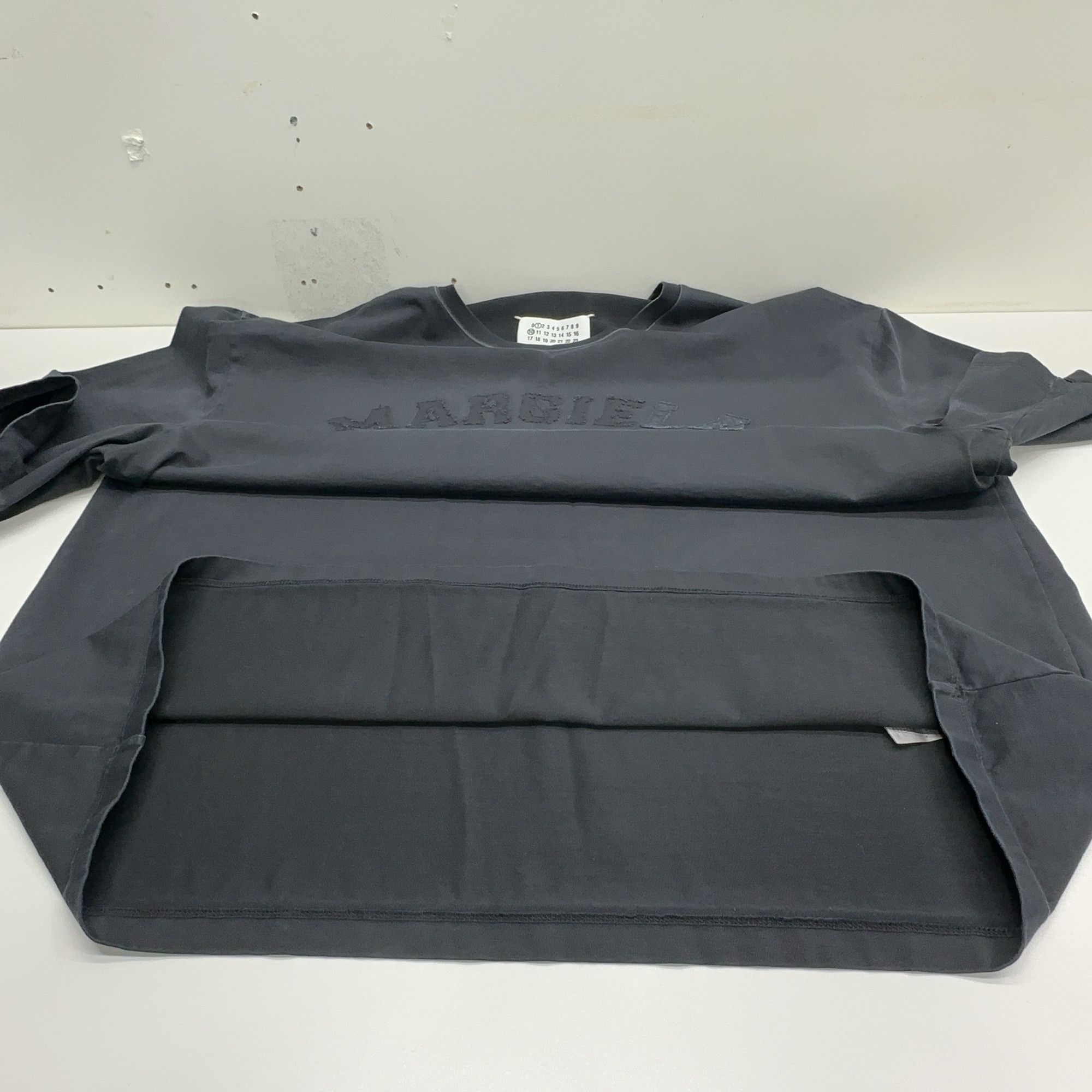 Maison Margiela Maison Margiela Letter Print T-Shirt Size M Size US M / EU 48-50 / 2 - 6 Thumbnail