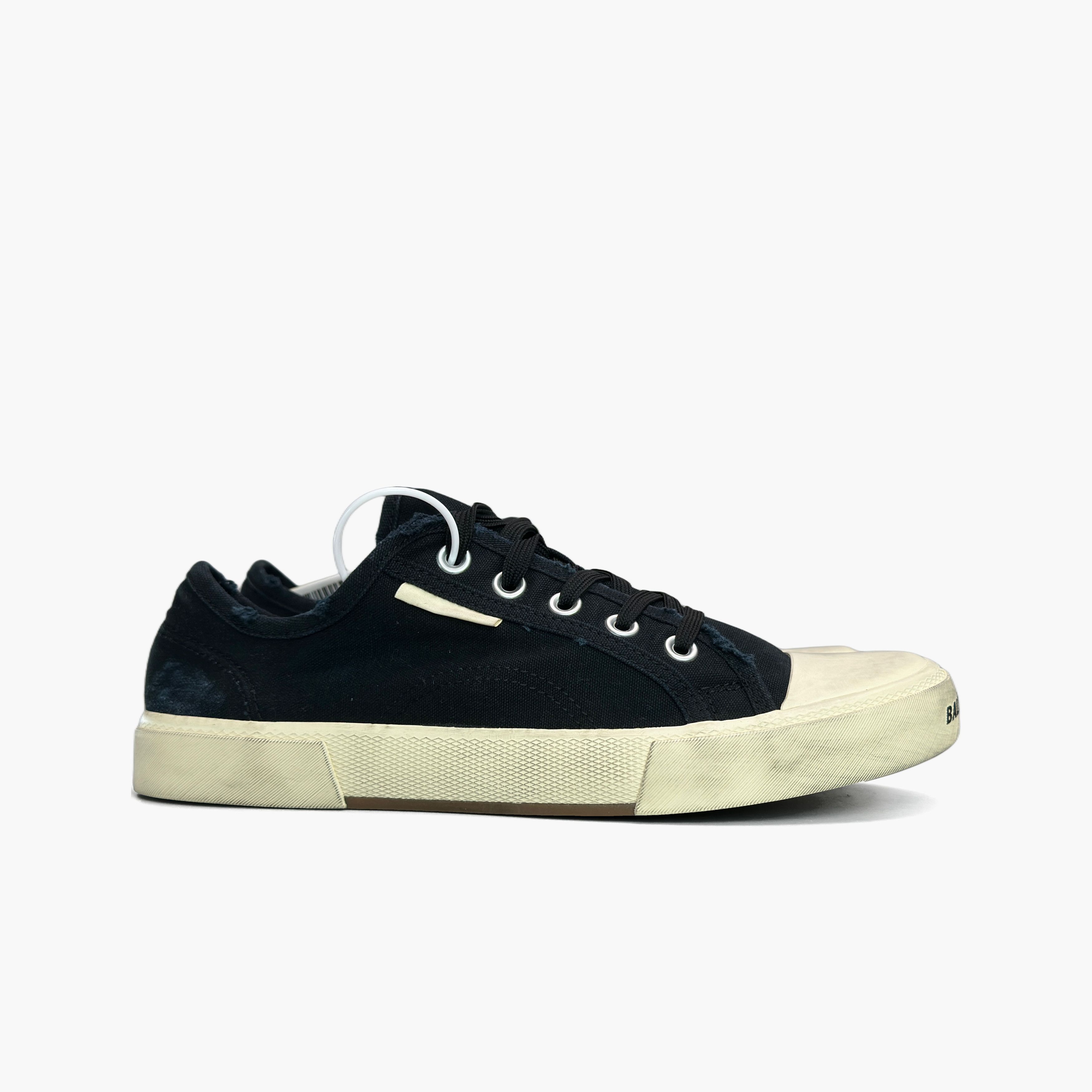 Balenciaga Balenciaga Paris Distressed Low-Top Sneakers Size 41 Size US 8 / EU 41 - 4 Thumbnail