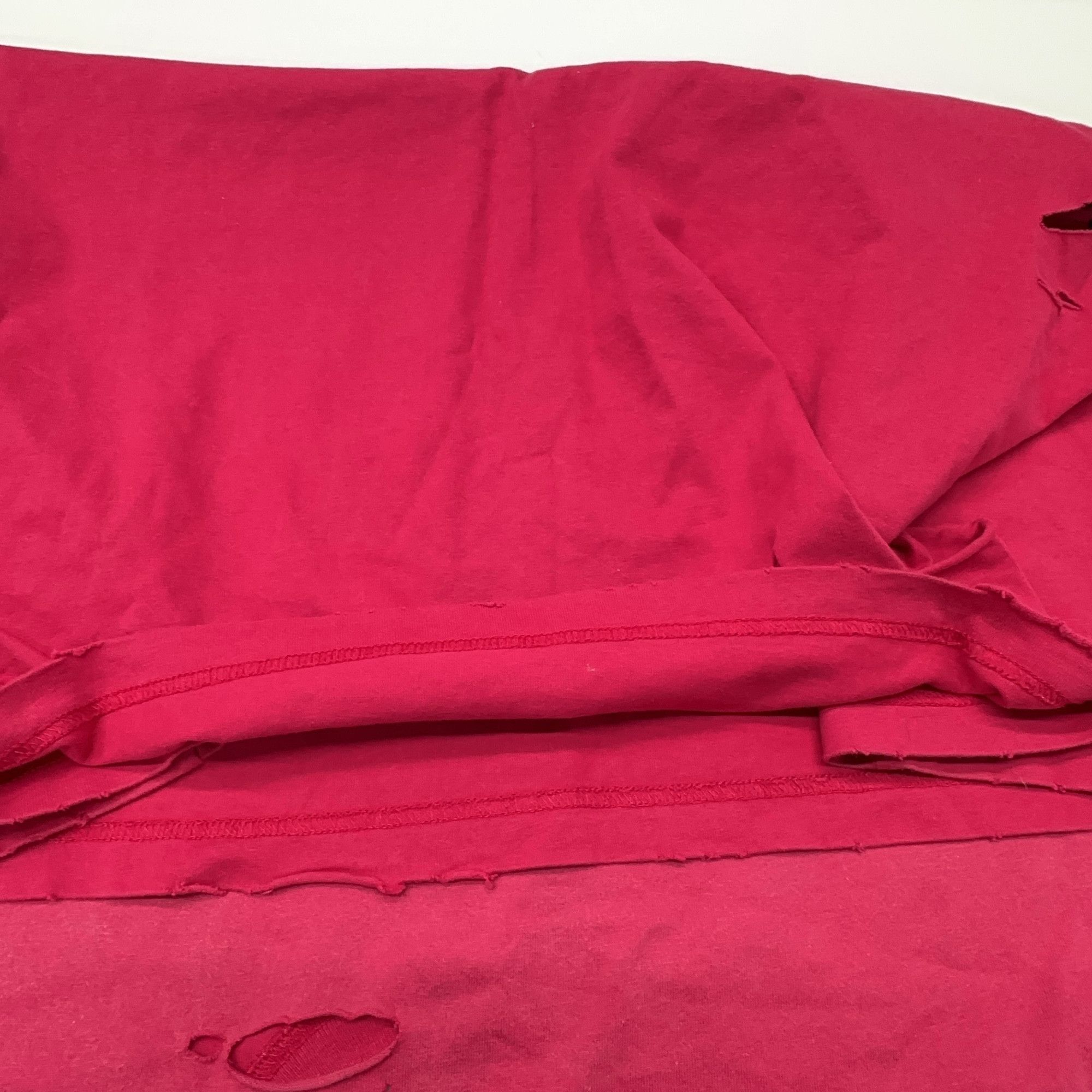 Balenciaga Balenciaga Logo Distressed T-Shirt Red M Size US M / EU 48-50 / 2 - 8 Thumbnail
