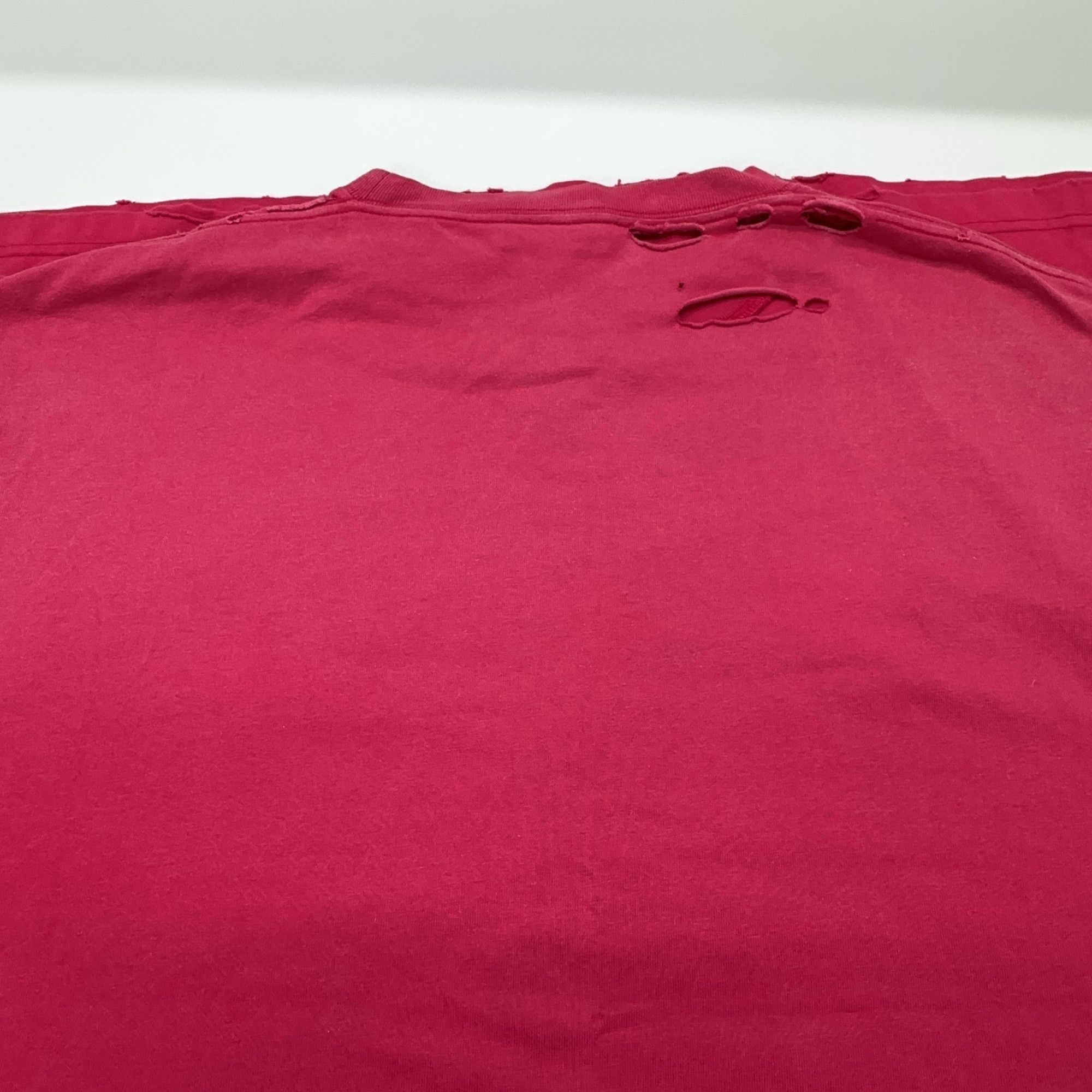 Balenciaga Balenciaga Logo Distressed T-Shirt Red M Size US M / EU 48-50 / 2 - 12 Thumbnail