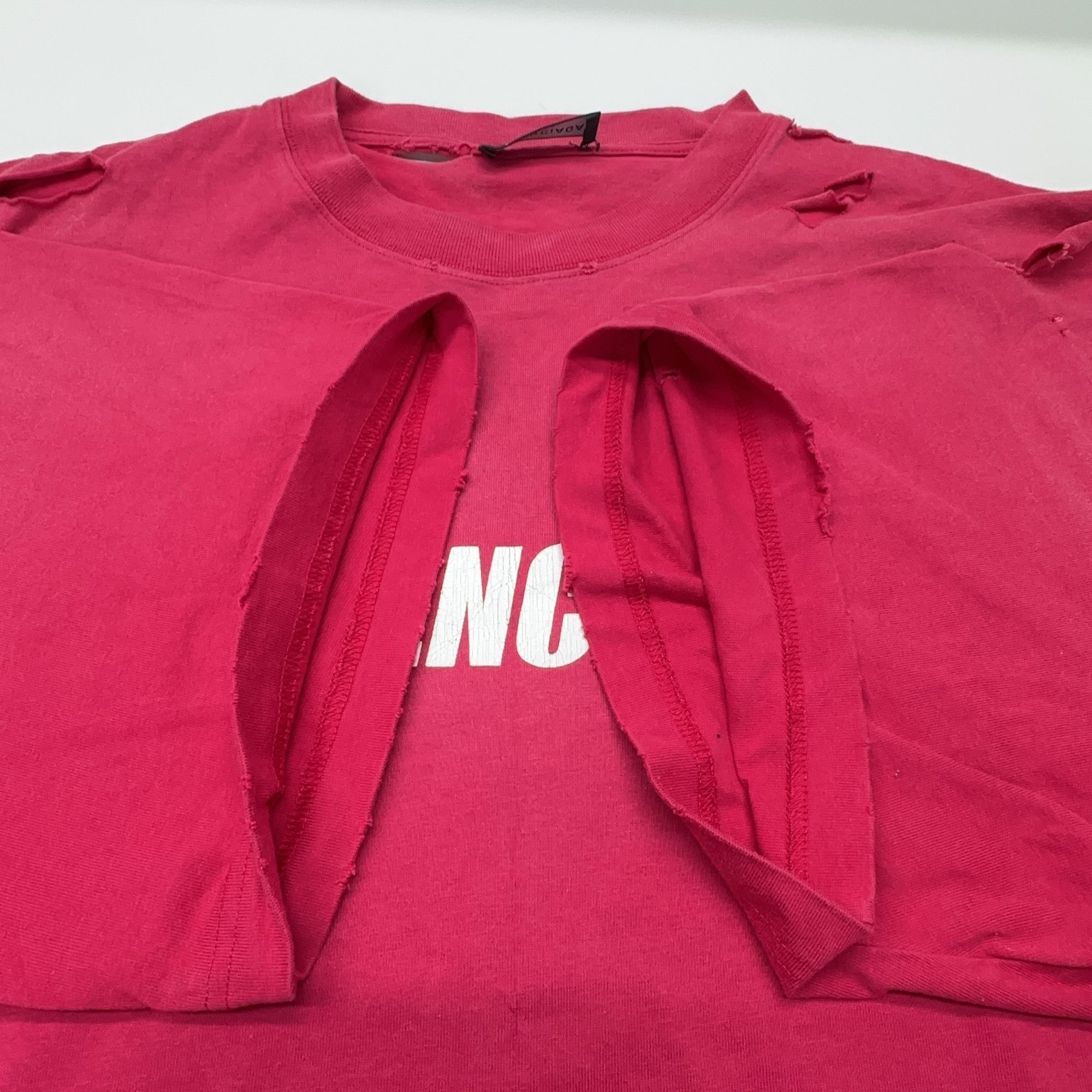 Balenciaga Balenciaga Logo Distressed T-Shirt Red M Size US M / EU 48-50 / 2 - 10 Thumbnail