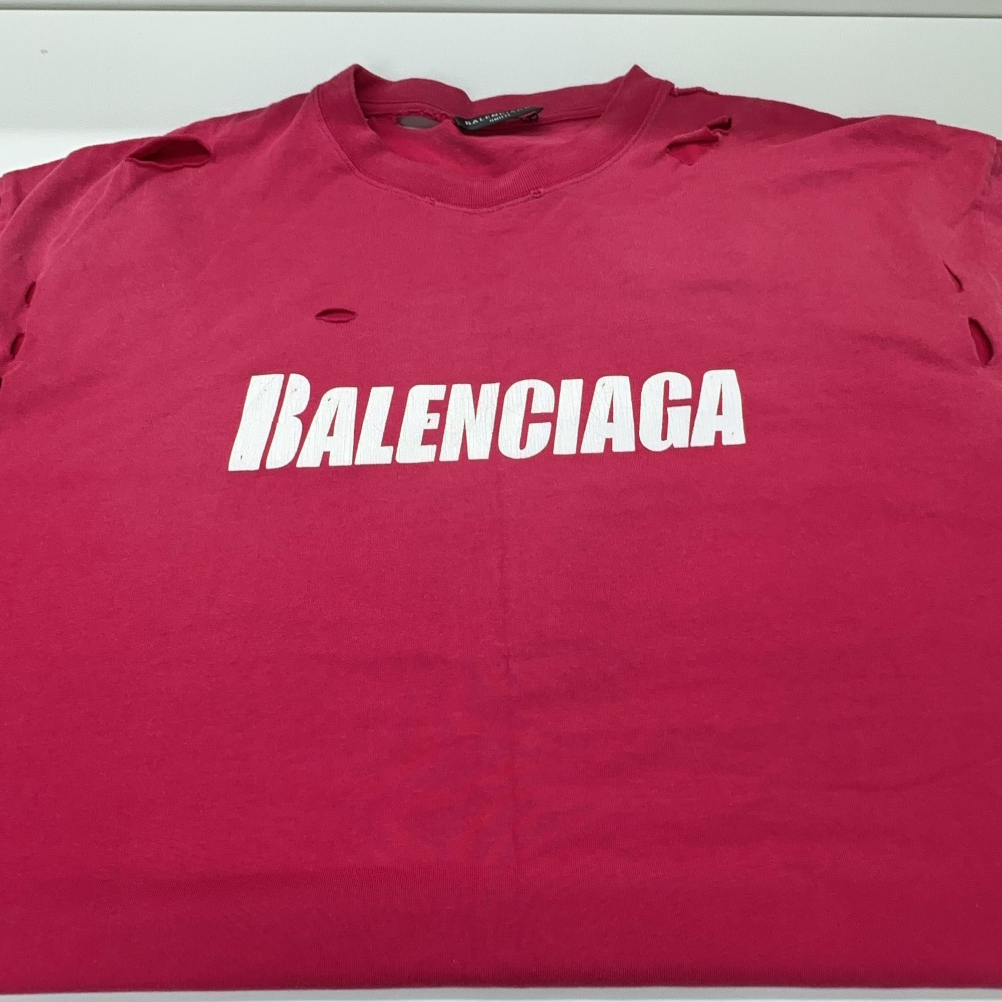 Balenciaga Balenciaga Logo Distressed T-Shirt Red M Size US M / EU 48-50 / 2 - 6 Thumbnail