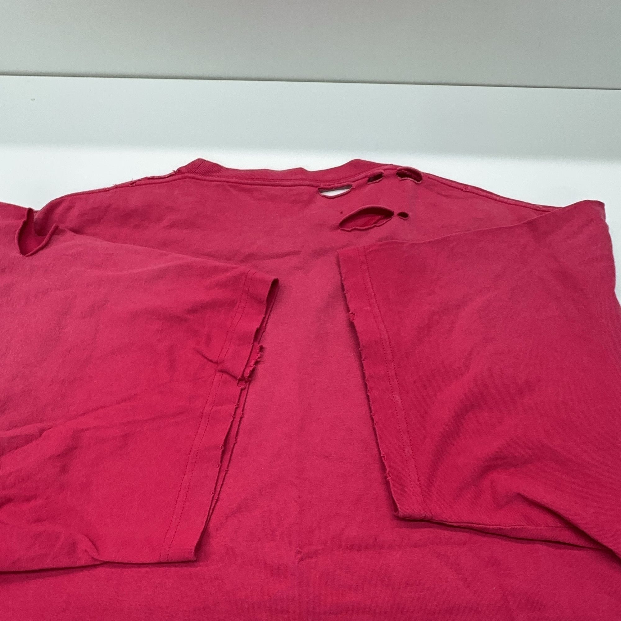 Balenciaga Balenciaga Logo Distressed T-Shirt Red M Size US M / EU 48-50 / 2 - 11 Thumbnail