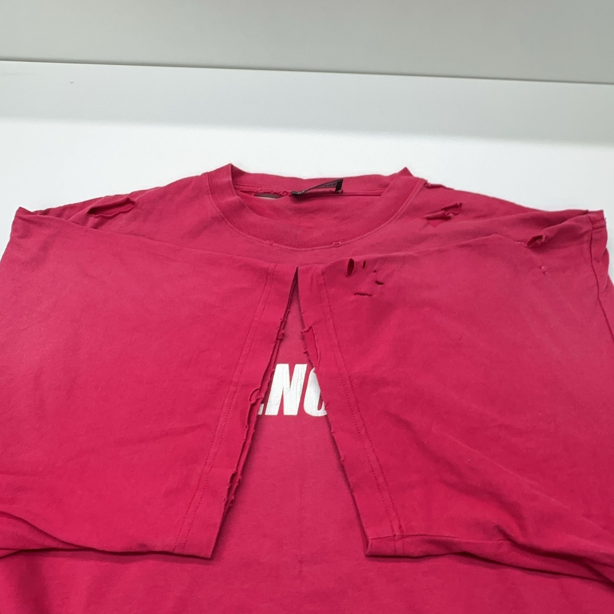 Balenciaga Balenciaga Logo Distressed T-Shirt Red M Size US M / EU 48-50 / 2 - 9 Thumbnail