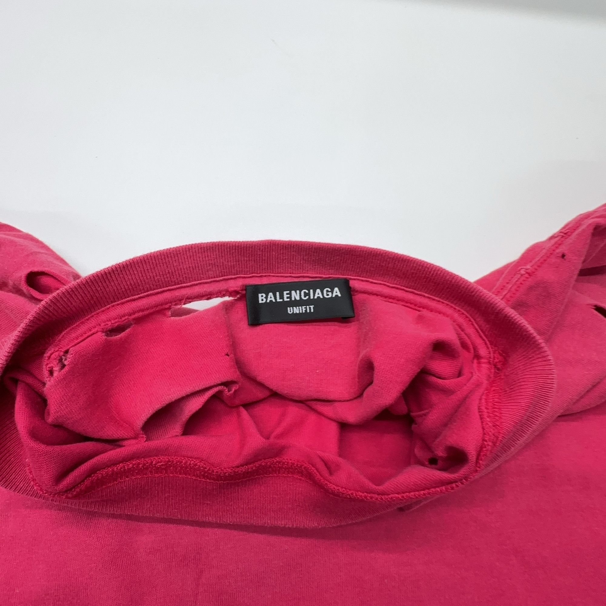 Balenciaga Balenciaga Logo Distressed T-Shirt Red M Size US M / EU 48-50 / 2 - 5 Thumbnail
