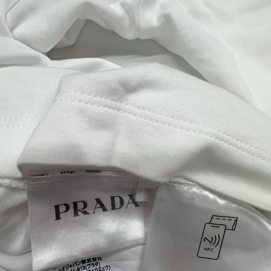 Prada Prada Triangle Logo Patch T-Shirt Size S Size US S / EU 44-46 / 1 - 4 Thumbnail