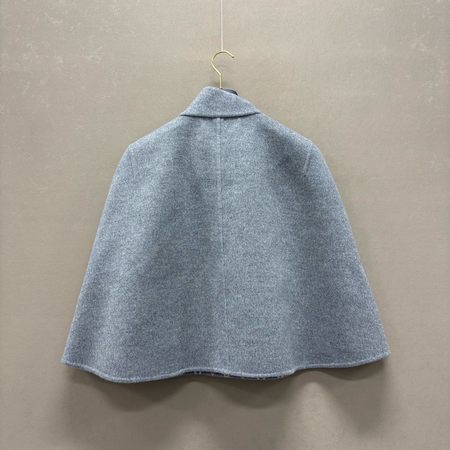 Louis Vuitton Louis Vuitton Wool Cape Size 38 Size S / US 4 / IT 40 - 3 Thumbnail
