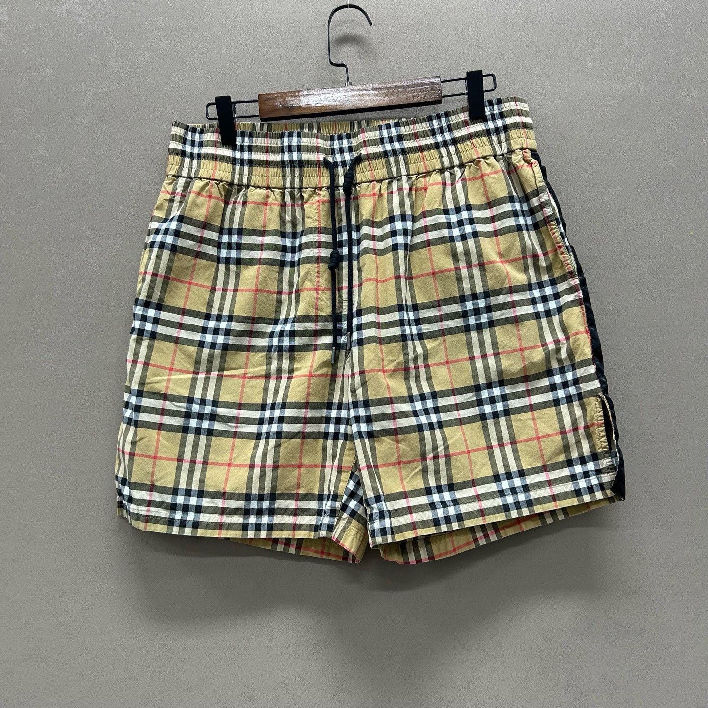 Burberry Burberry Classic Check Shorts Size 32 Size US 32 / EU 48 - 2 Thumbnail