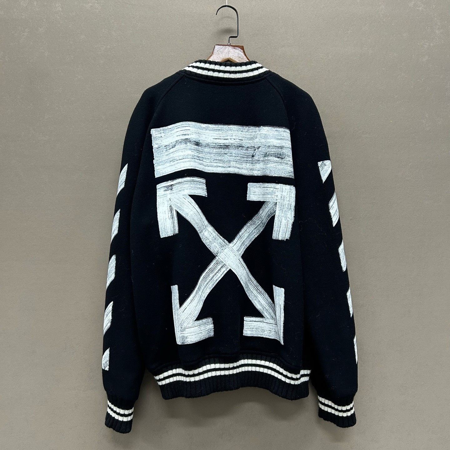 Off-White Off-White Arrow Logo Varsity Jacket Size L Size US L / EU 52-54 / 3 - 3 Thumbnail