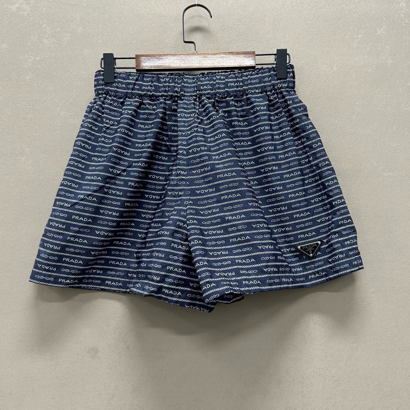 Prada Prada Printed Re-Nylon Shorts Size IT 38 Size 26" / US 2 / IT 38 - 2 Thumbnail