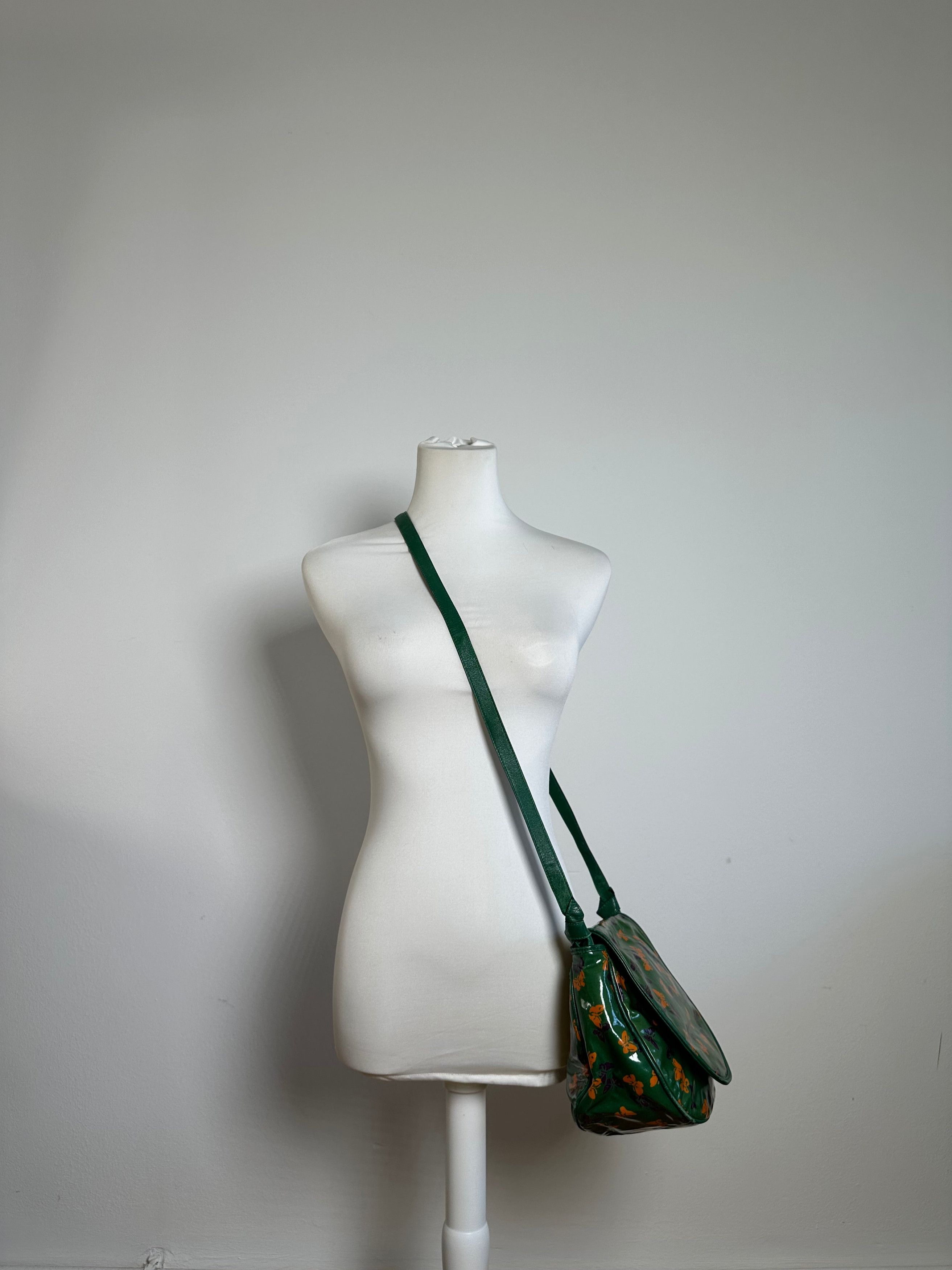Bottega Veneta Vintage Butterfly Print Patent Shoulder Bag Green Size ONE SIZE - 7 Thumbnail