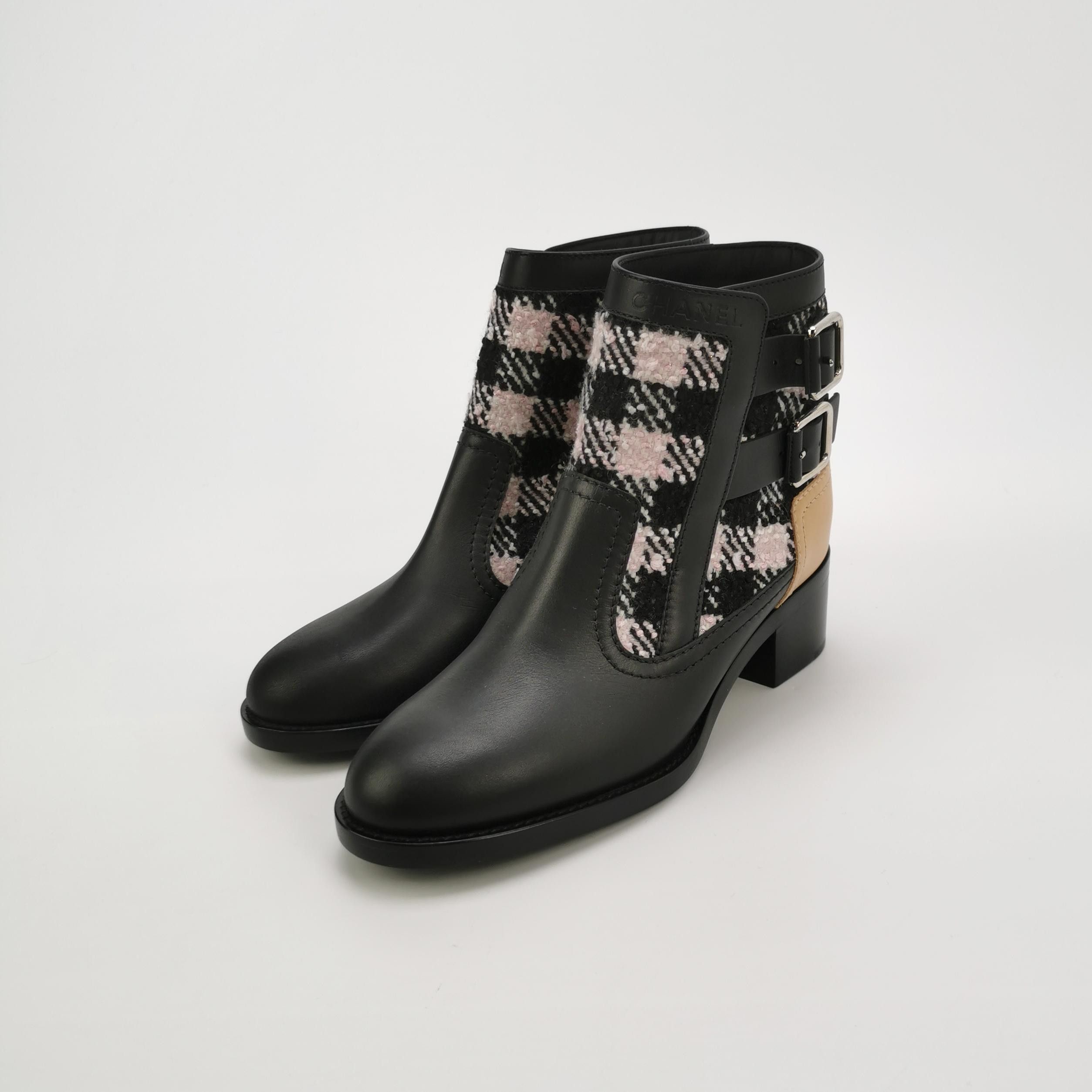 Chanel Chanel Women 5-5 Boots Size US 5.5 / IT 35.5 - 2 Thumbnail