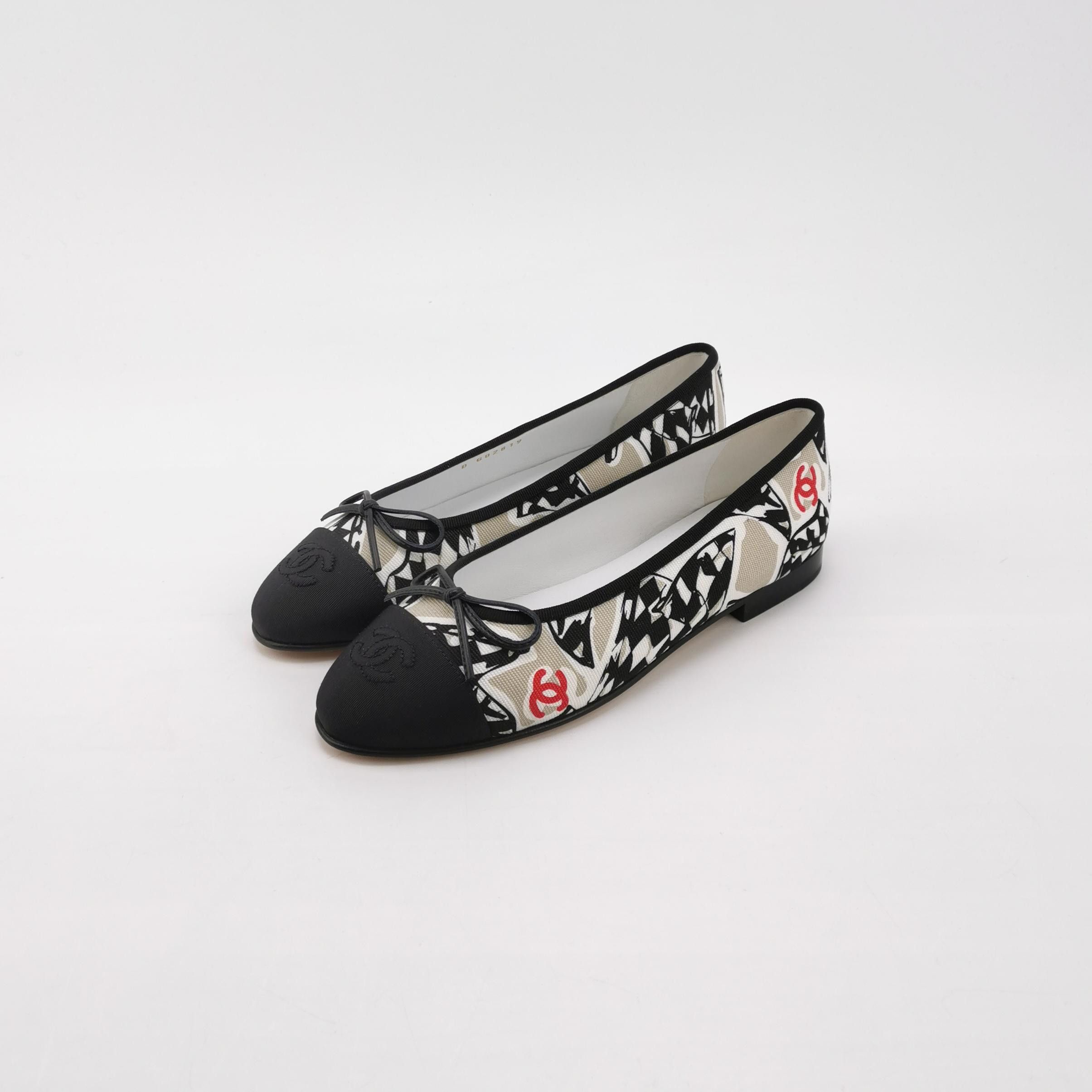 Chanel Chanel Women 6 Flats Size US 6 / IT 36 - 2 Thumbnail