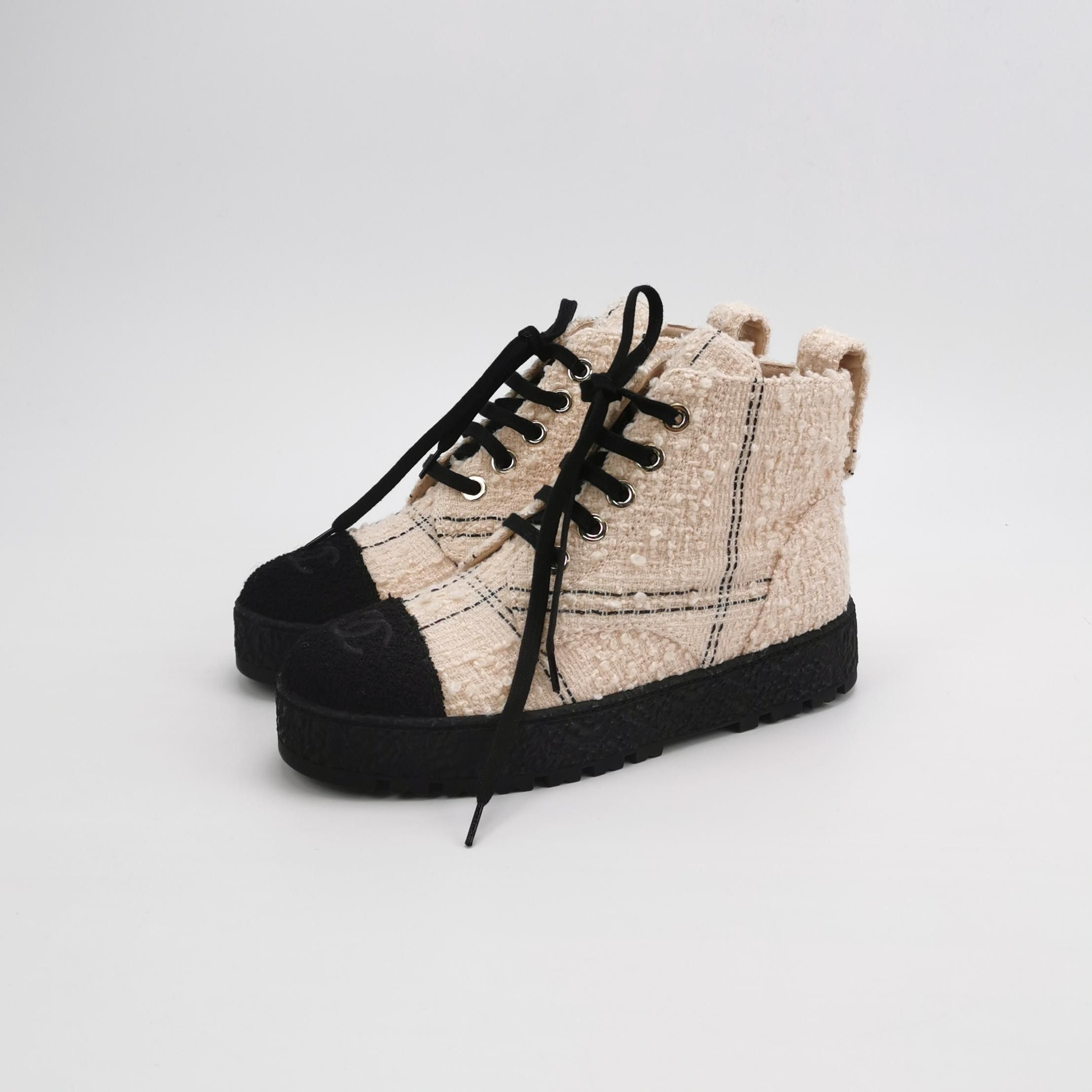 Chanel Chanel Women 7 Lowtop Sneakers Size US 7 / IT 37 - 2 Thumbnail