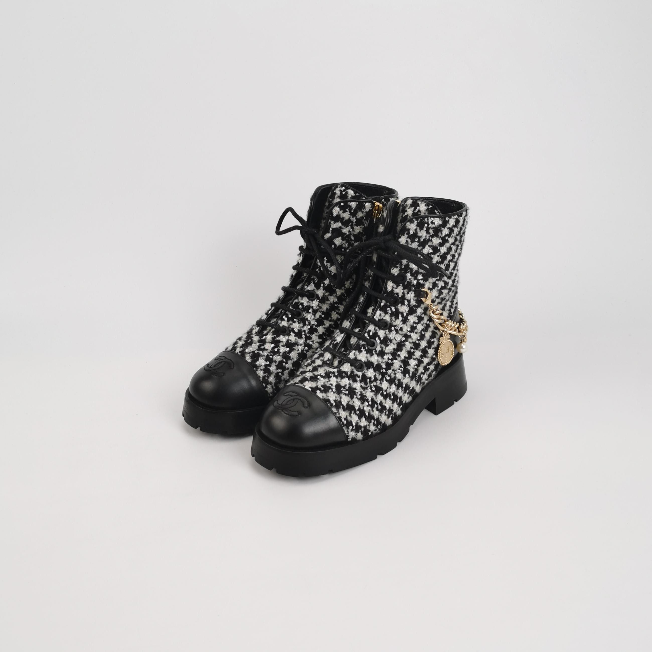 Chanel Chanel Women it_34 Boots Size US 4 / IT 34 - 2 Thumbnail