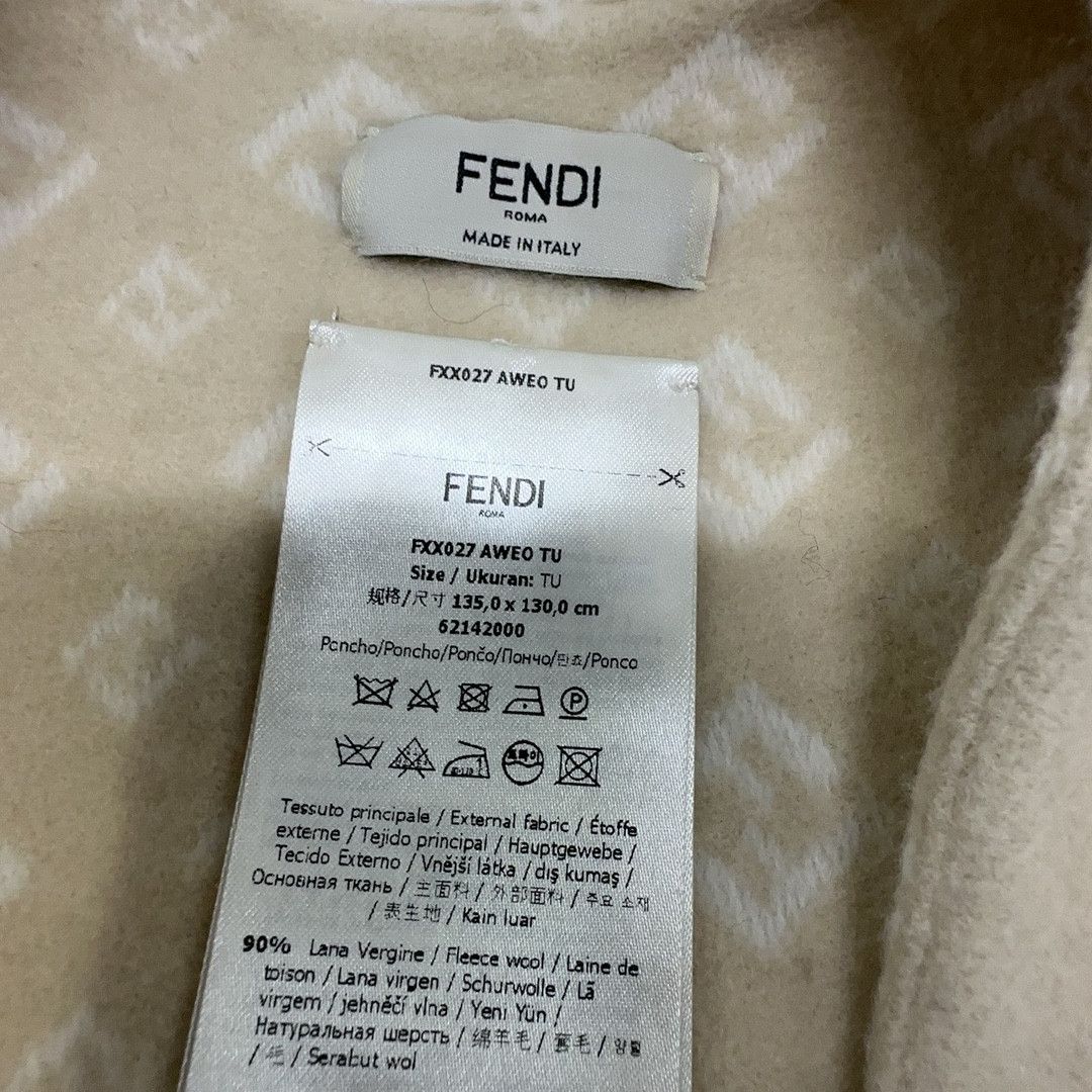 Fendi Fendi Logo Wool Poncho One Size Size ONE SIZE - 4 Thumbnail
