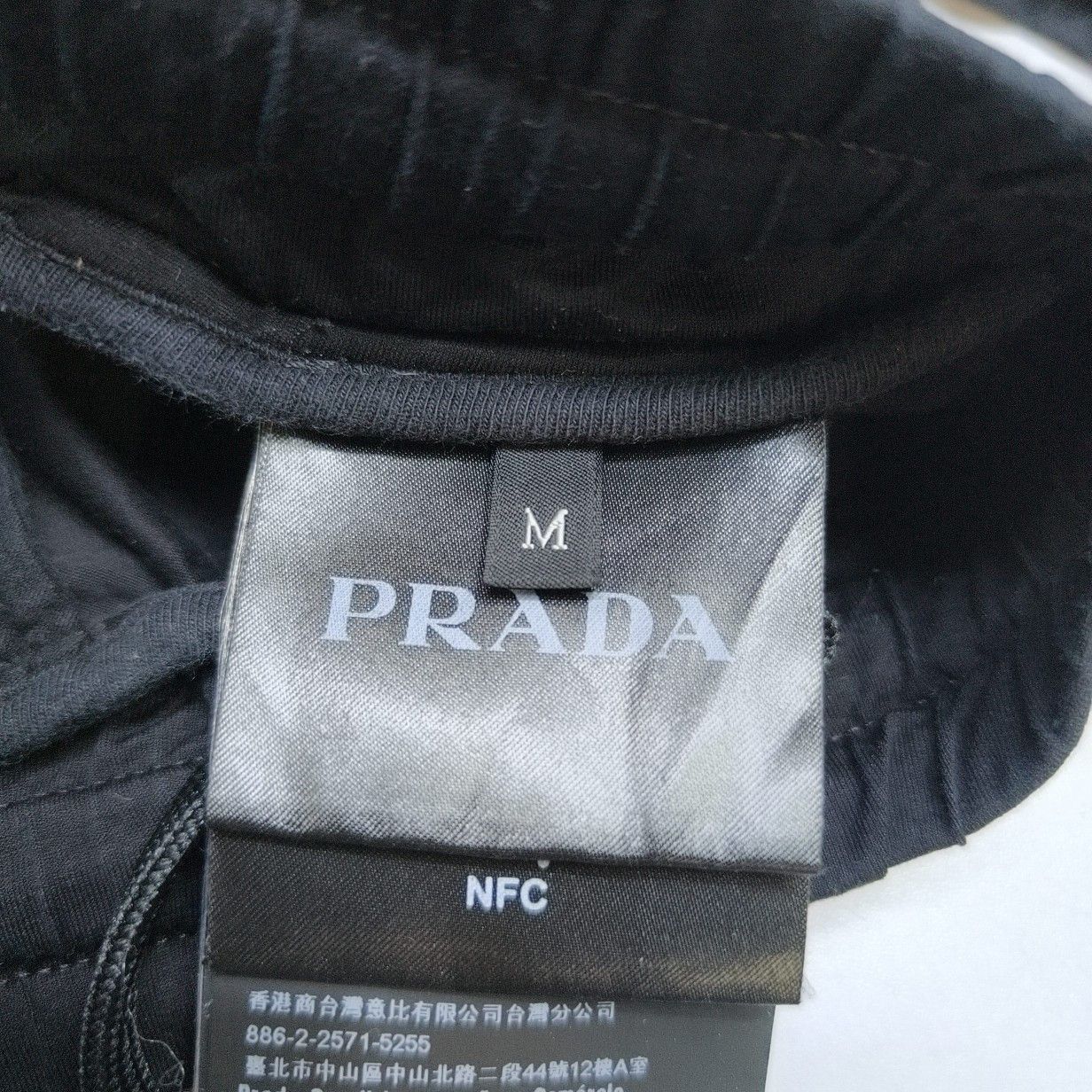 Prada Prada Enamel Triangle Logo Joggers Size M Size US 32 / EU 48 - 4 Thumbnail