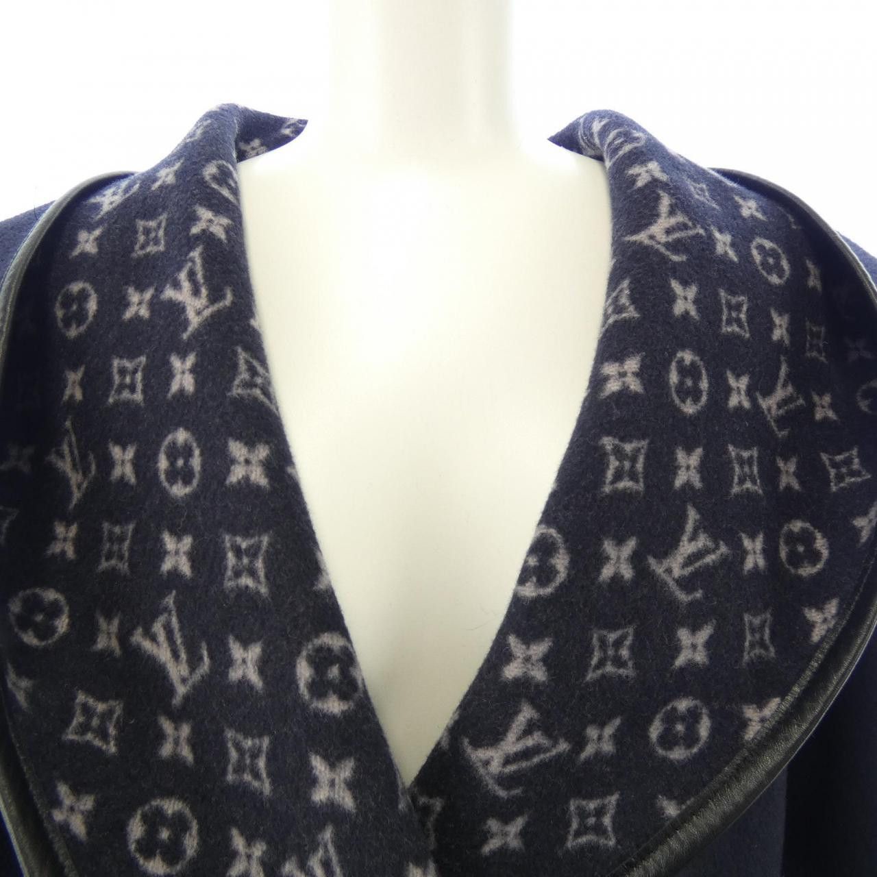 Louis Vuitton Louis Vuitton Louis Vuitton Monogram Coat Textile Outerwear FFCO22QWE DUTY FREE for USA Size ONE SIZE - 5 Thumbnail