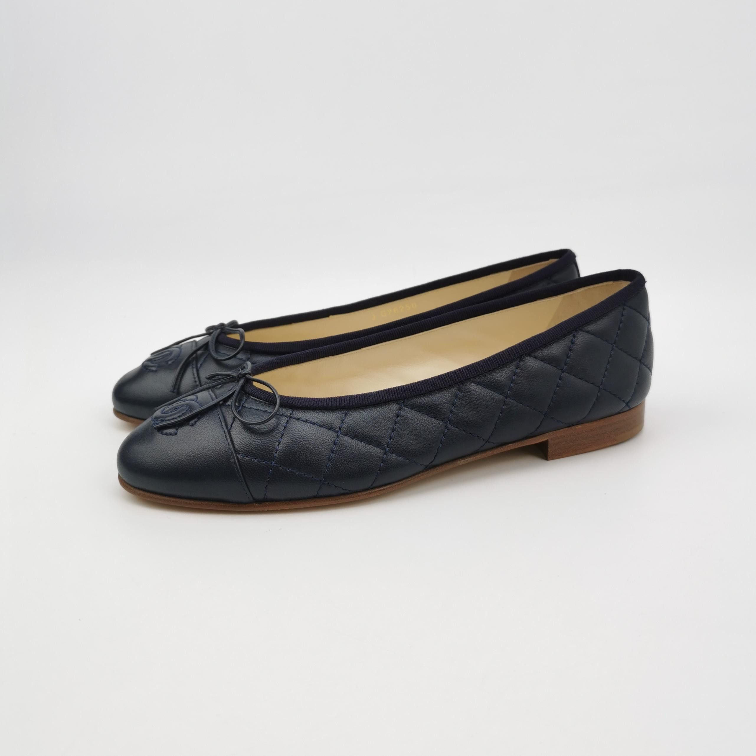 Chanel Chanel Women 6 Flats Size US 6 / IT 36 - 2 Thumbnail