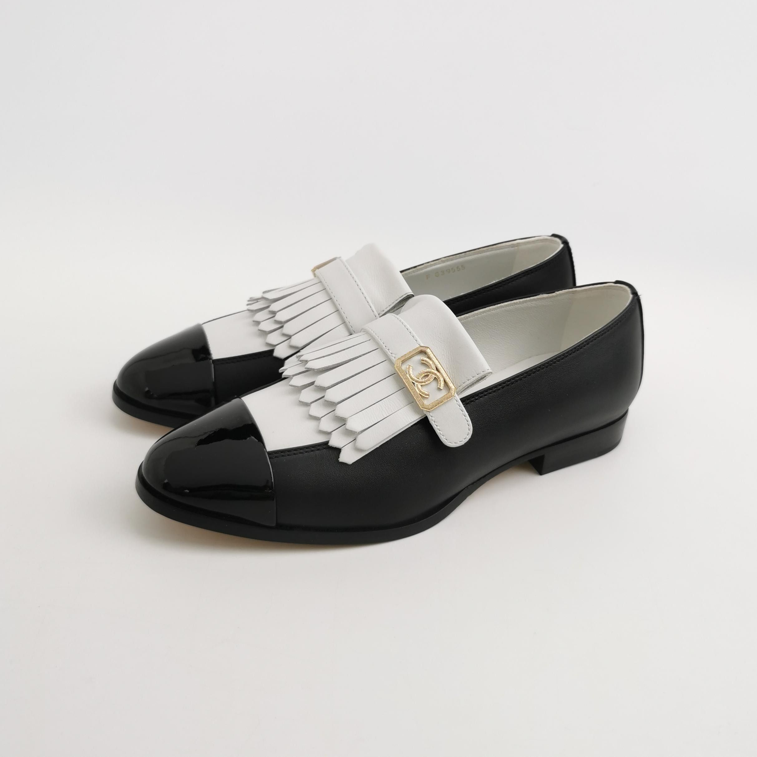 Chanel Chanel Women 5-5 Flats Size US 5.5 / IT 35.5 - 2 Thumbnail