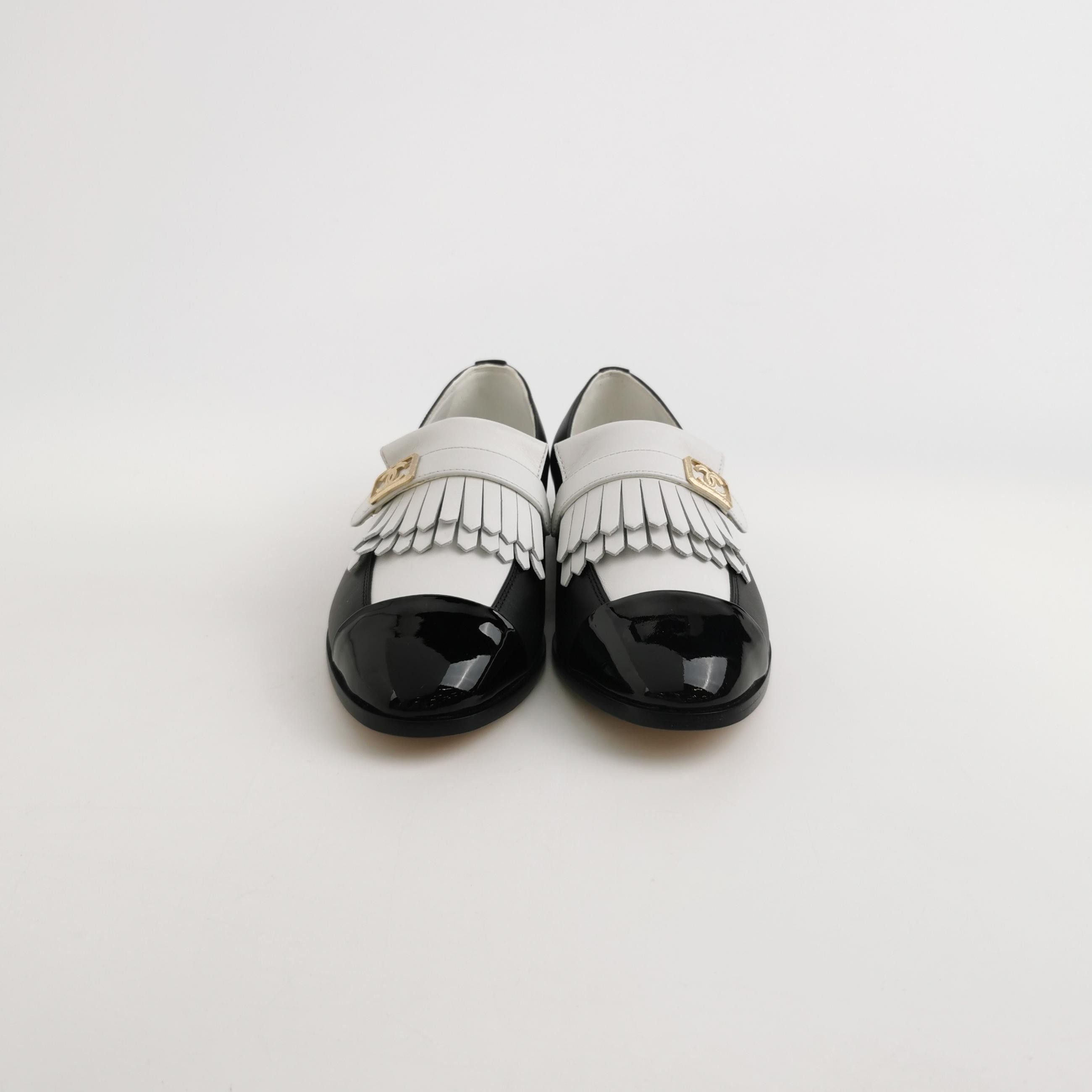 Chanel Chanel Women 5-5 Flats Size US 5.5 / IT 35.5 - 3 Thumbnail