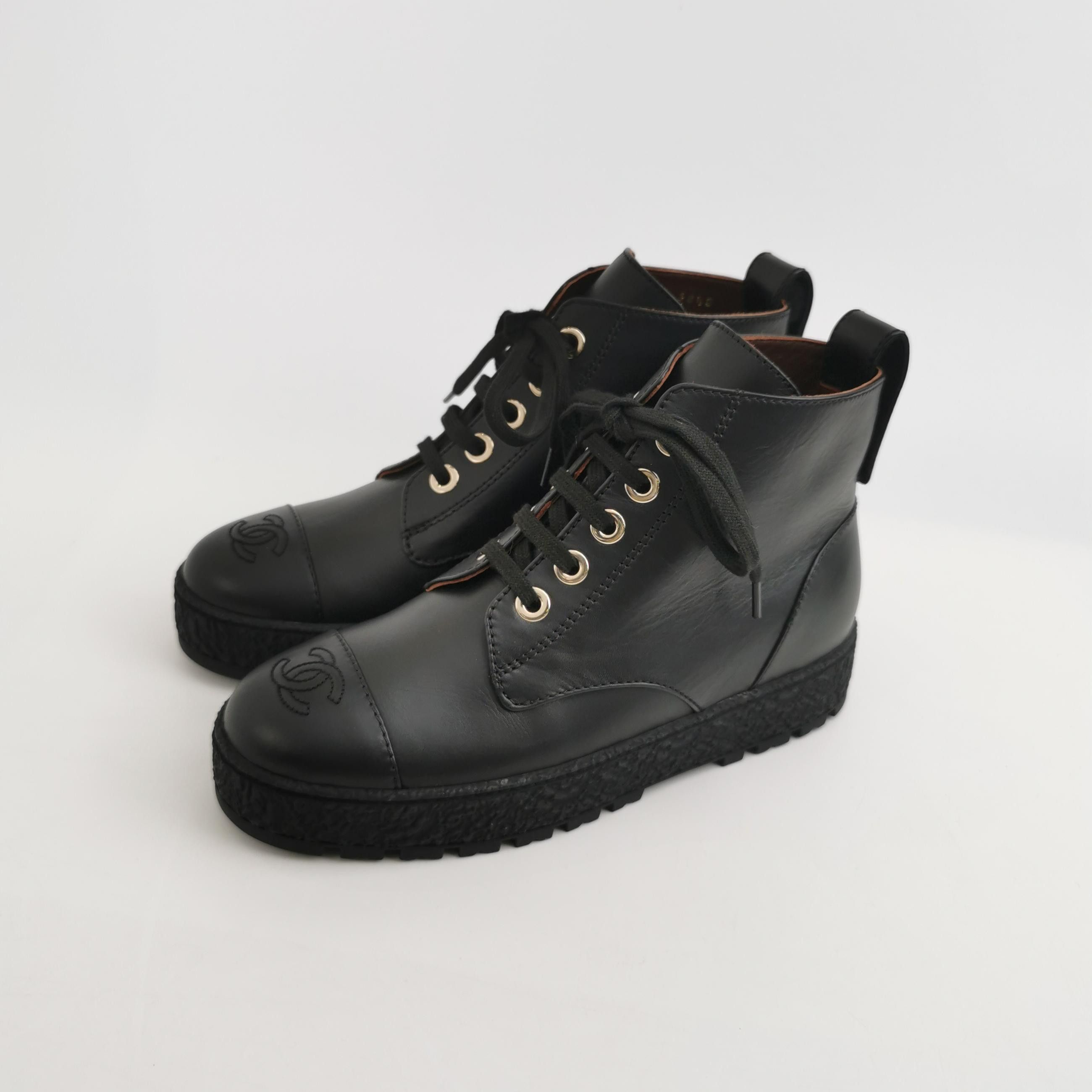 Chanel Chanel Women 8 Boots Size US 8 / IT 38 - 2 Thumbnail