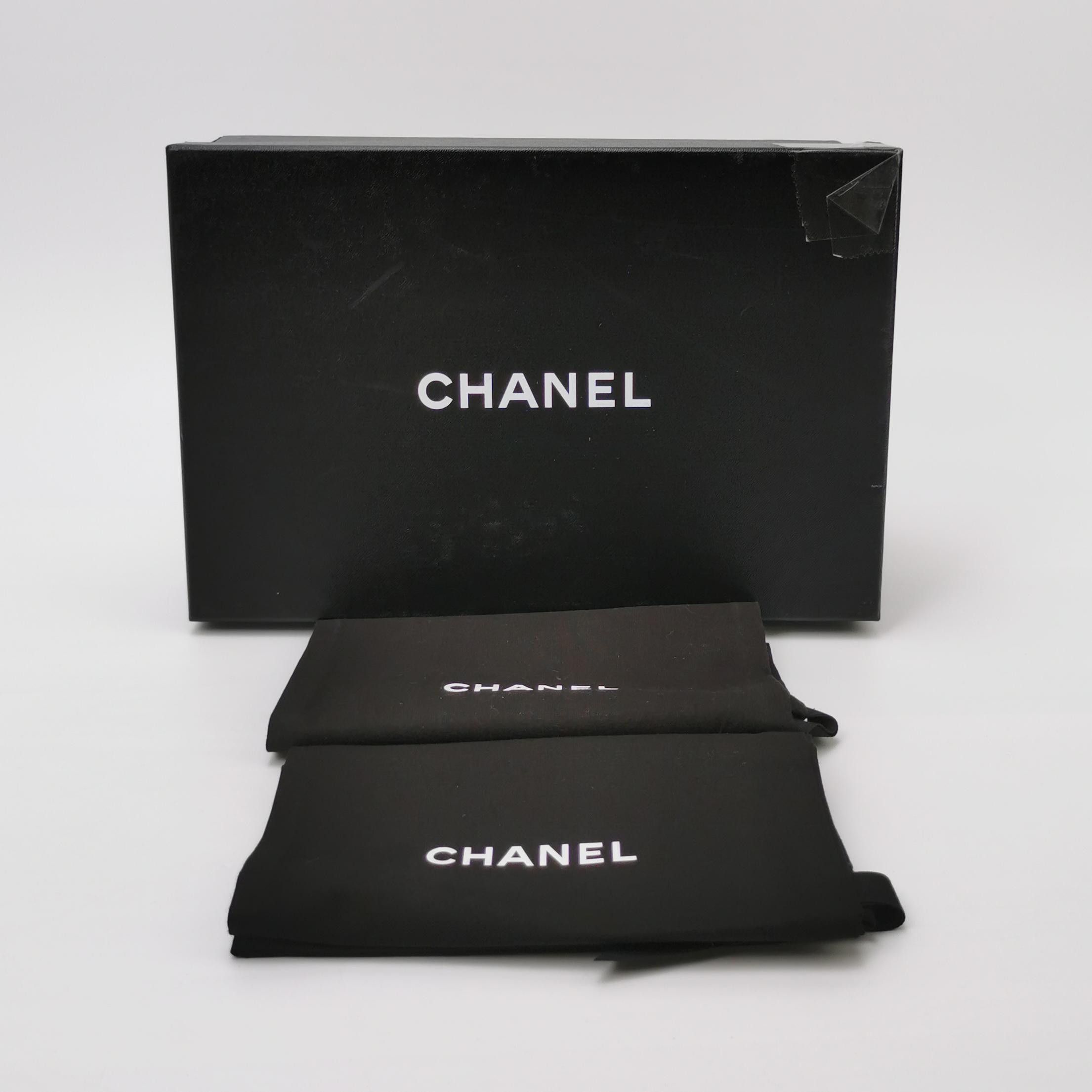 Chanel Chanel Women 6-5 Lowtop Sneakers Size US 6.5 / IT 36.5 - 6 Thumbnail