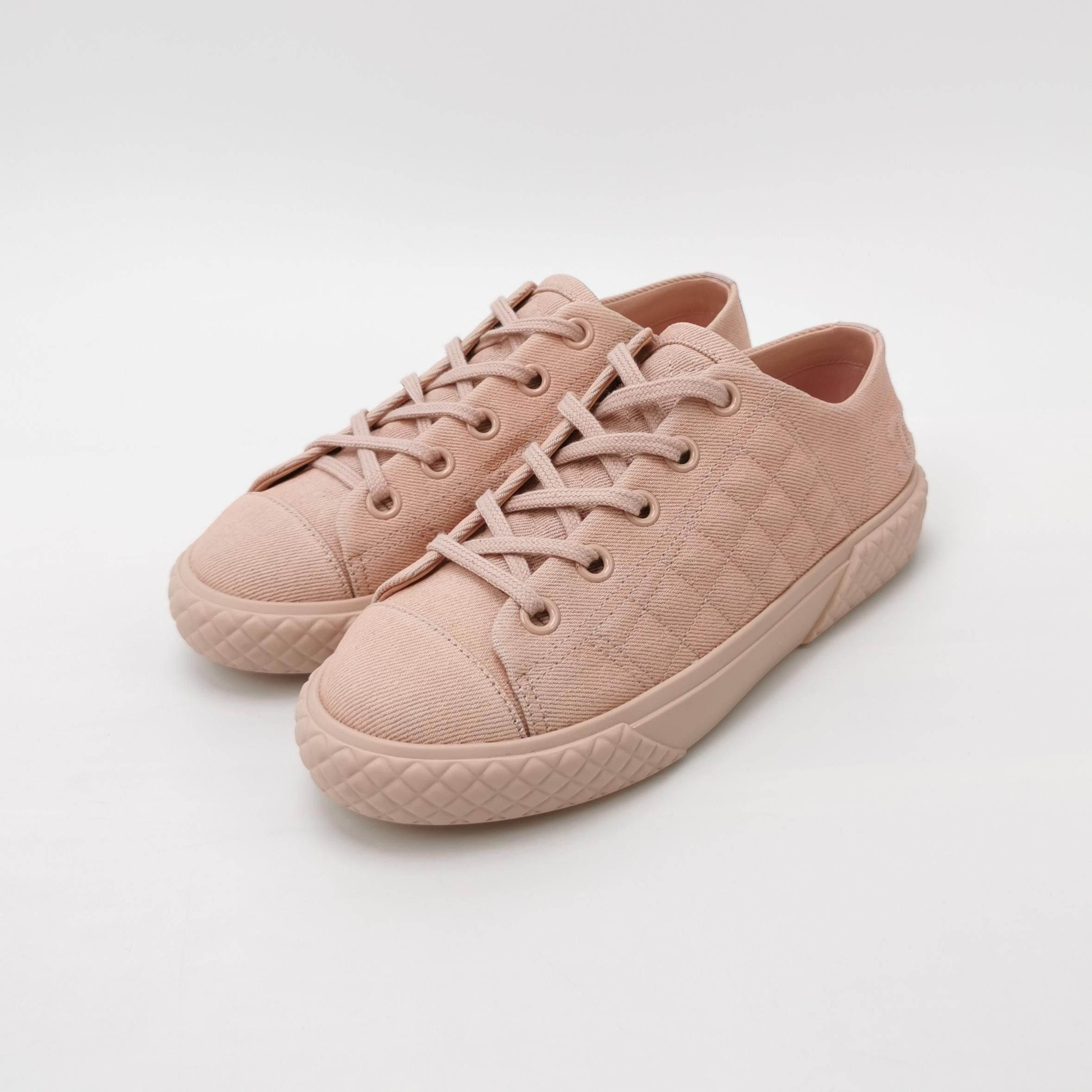 Chanel Chanel Women 6-5 Lowtop Sneakers Size US 6.5 / IT 36.5 - 2 Thumbnail