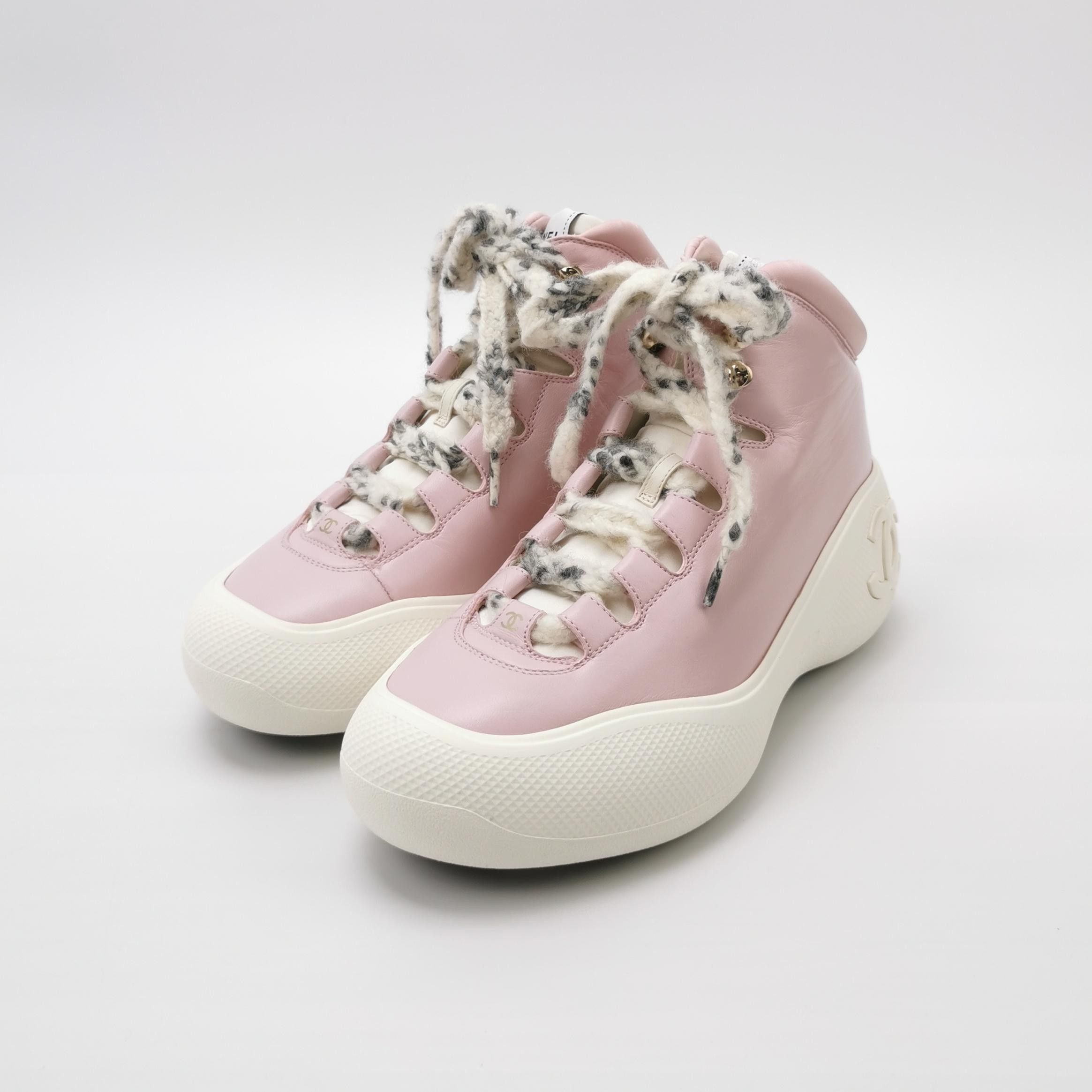 Chanel Chanel Women 8 Lowtop Sneakers Size US 8 / IT 38 - 2 Thumbnail